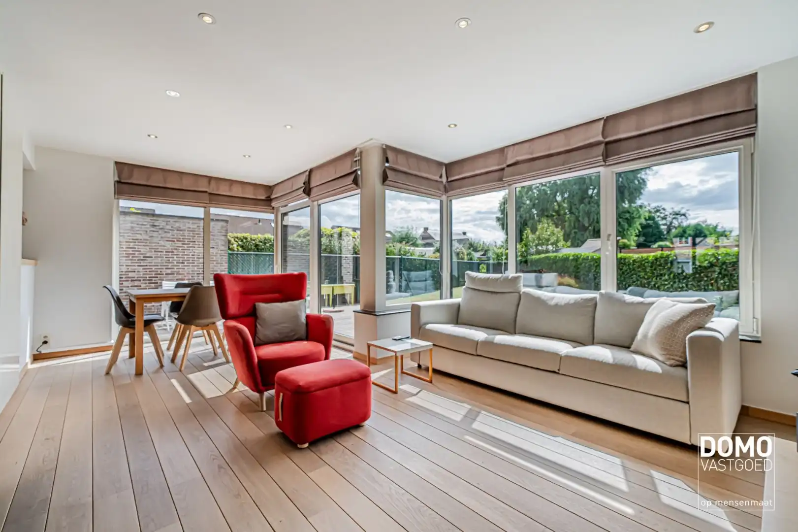 ZUIDWESTELIJK GEORIËNTEERDE DOORZONWONING MET LICHTRIJKE AANBOUW, GEZELLIGE TUIN EN RUIME GARAGE TE KURINGEN (HASSELT)  foto 2
