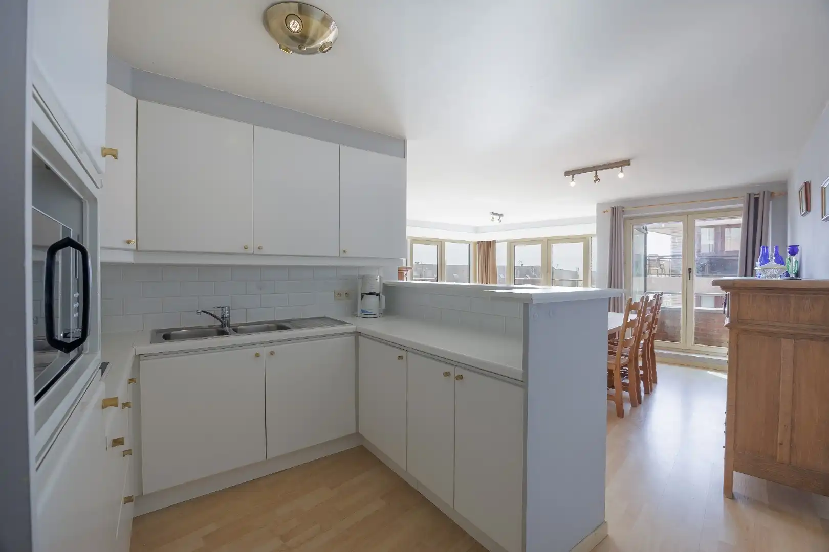 Uitzonderlijk hoekappartement met zijdelings zeezicht  foto 11