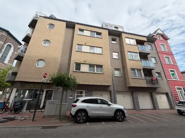 Gezellig éénslaapkamer appartement pal in het centrum van Blankenberge. In een rustig gebouw met een lift. foto {{pictureIndex}}