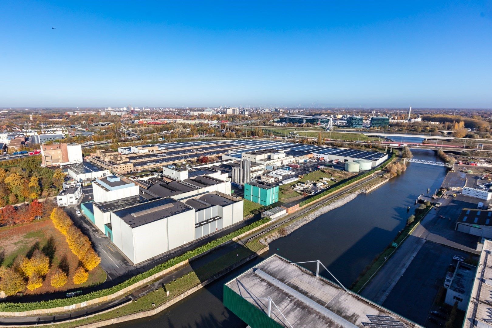 Opslagruimte met laadkade te huur in Zwijnaarde foto 2