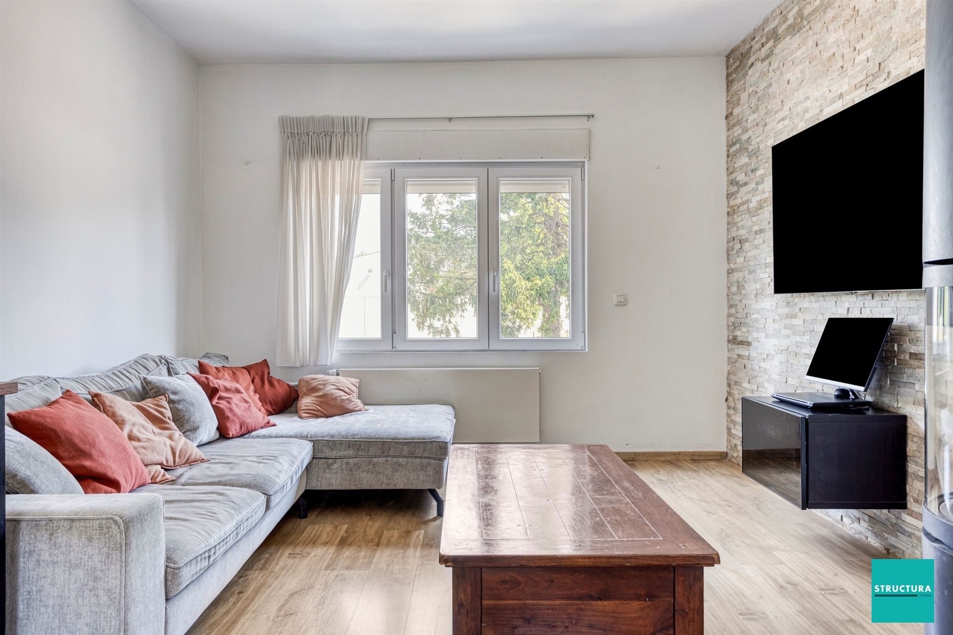 Gerenoveerde woning met 3 kamers en ZW-gerichte tuin foto 2