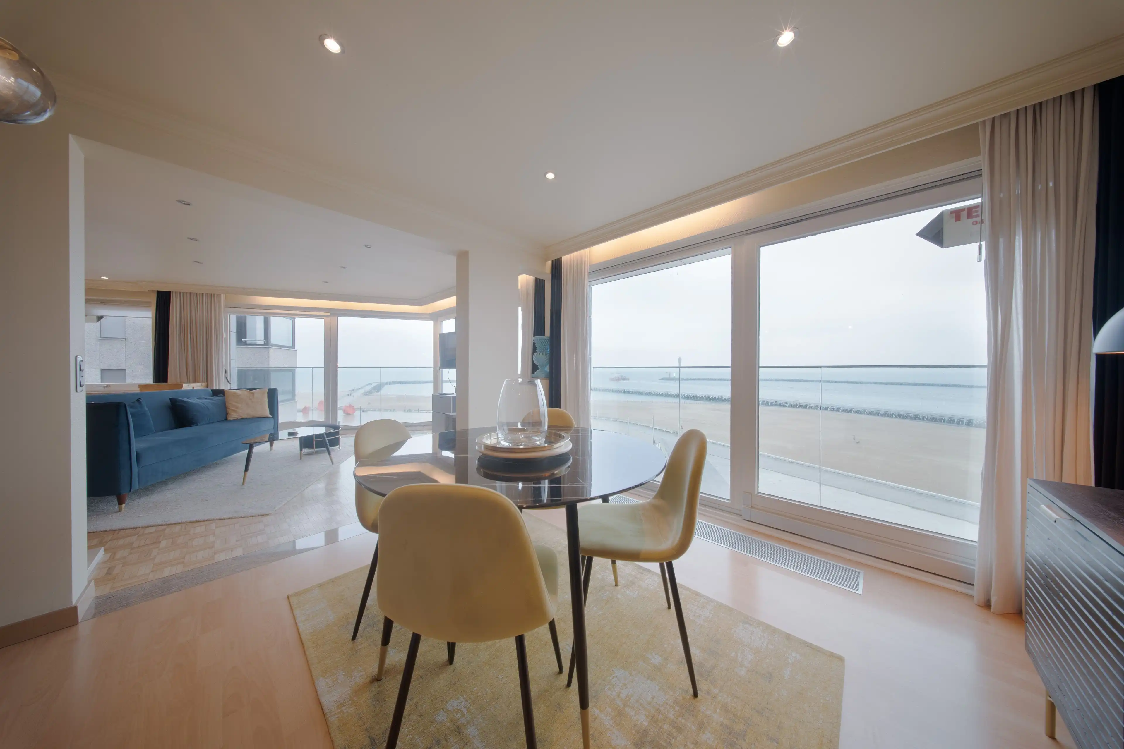 Uitzondelijk HOEKAPPARTEMENT met ongezien ZEEZICHT te Oostende!* foto 2