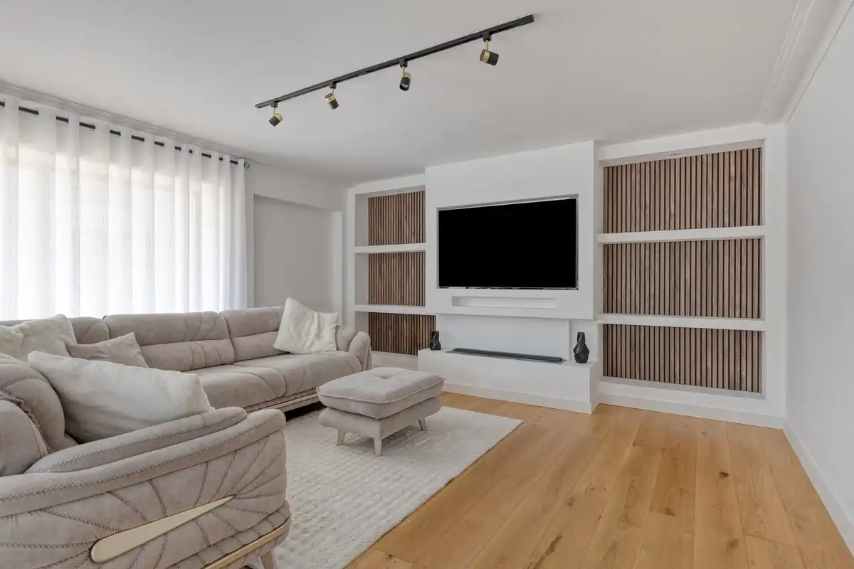 Uitzonderlijk appartement van 190 m², volledig gerenoveerd, in het centrum van Strombeek foto 2