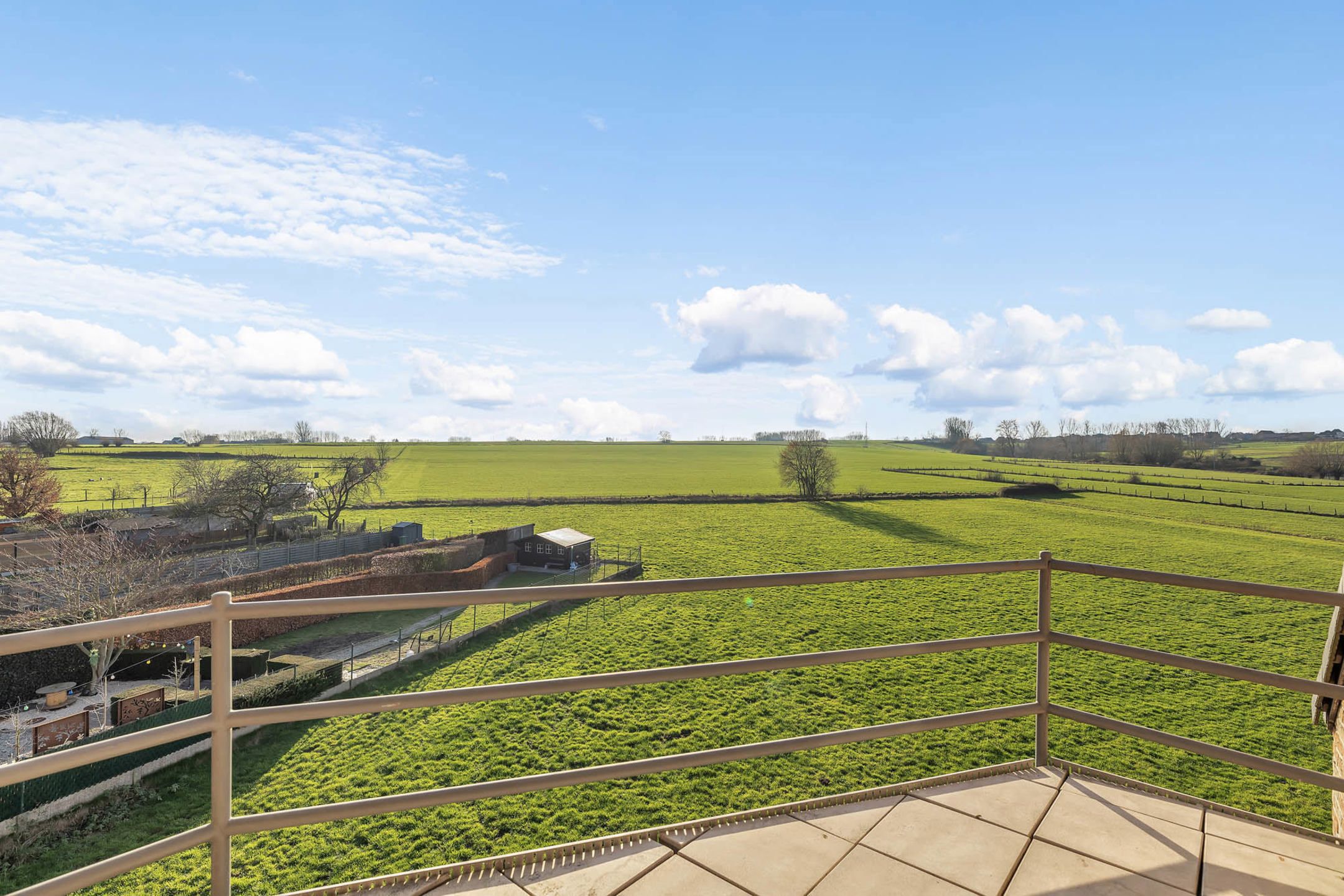 Instapklaar appartement met terras en parking in Ninove foto 18