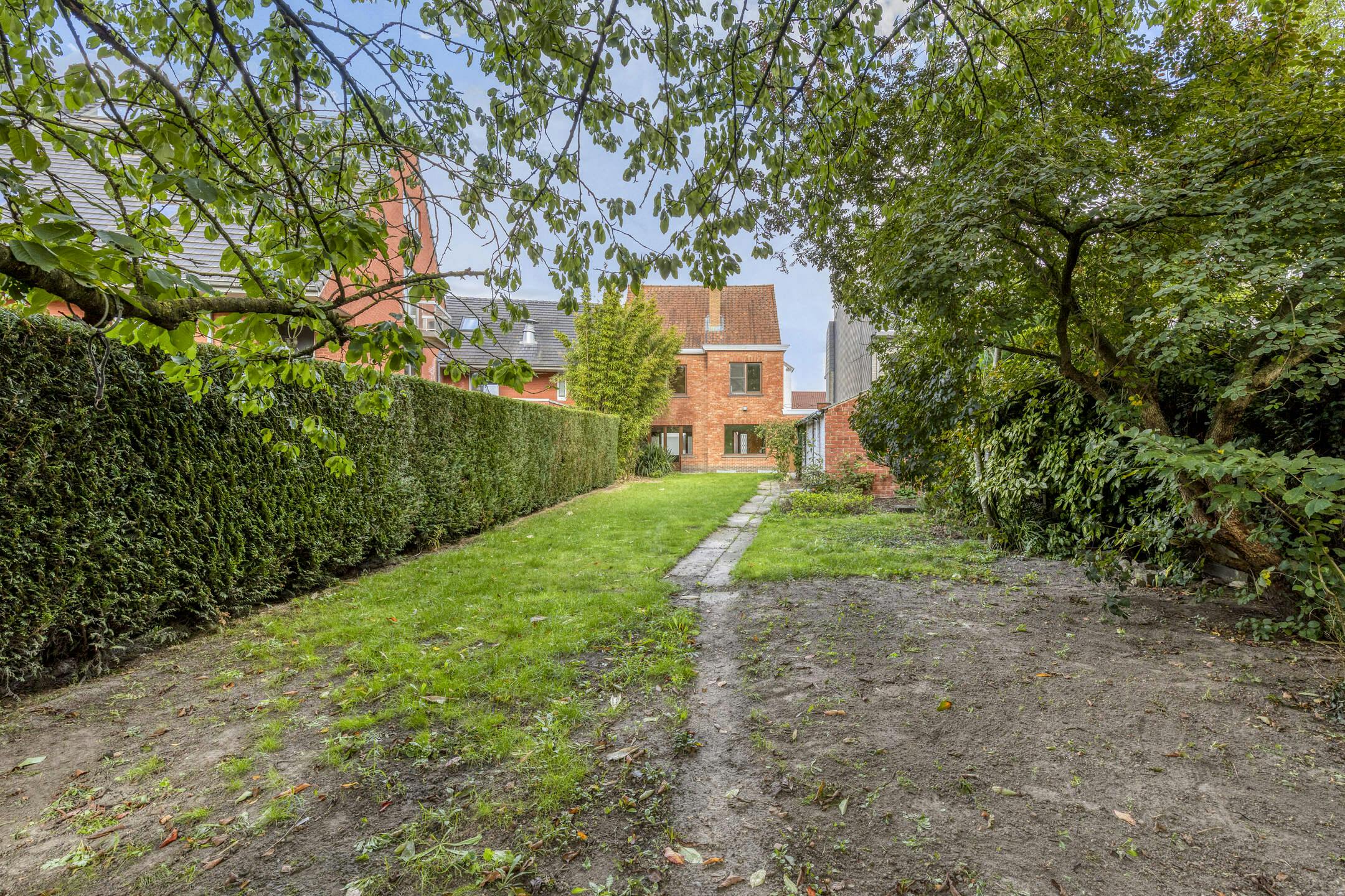 Ruime woning met tuin & potentieel in hartje Landegem foto 16