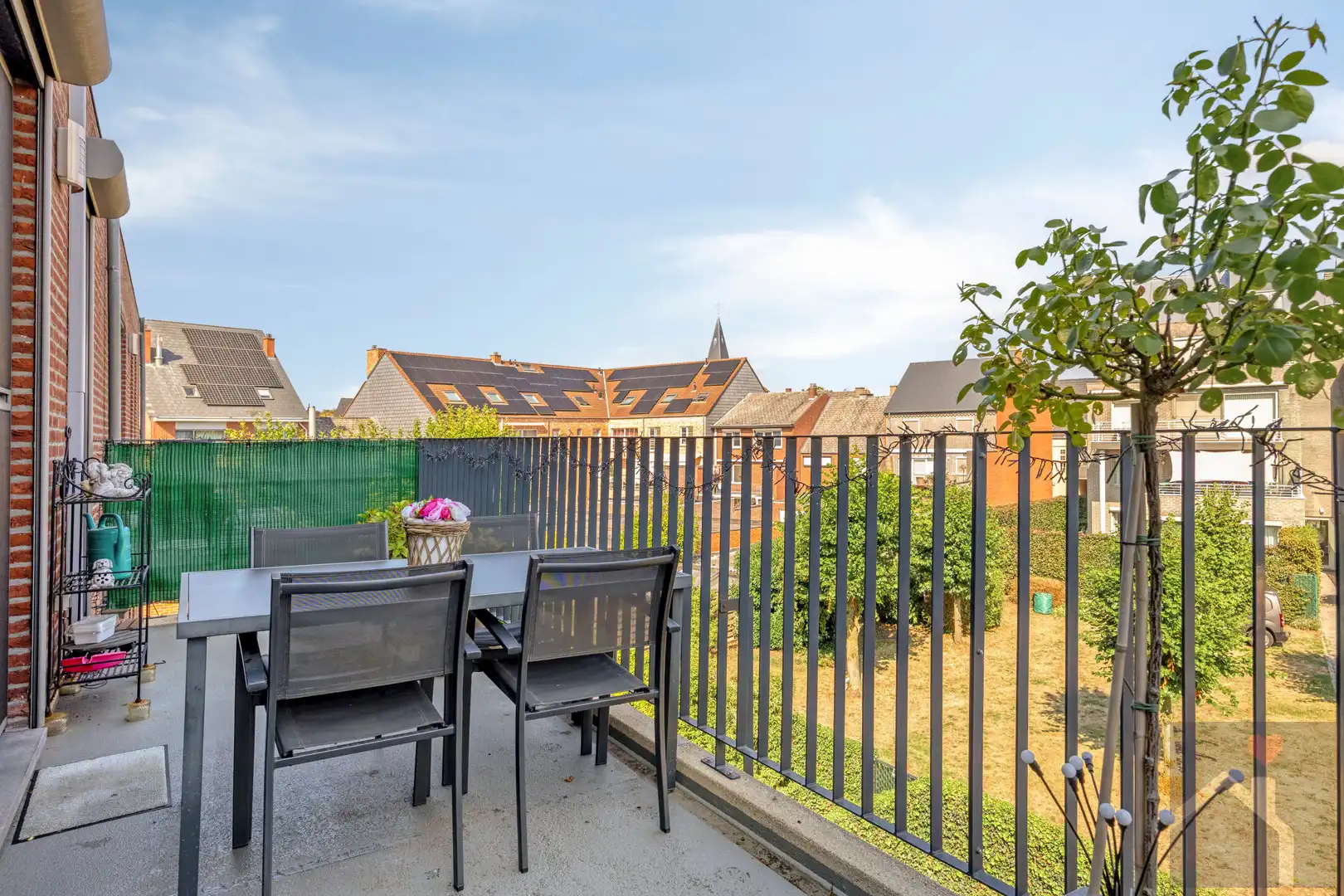 Instapklaar 2-slaapkamerappartement met terras, parking & berging in centrum Overpelt foto 14