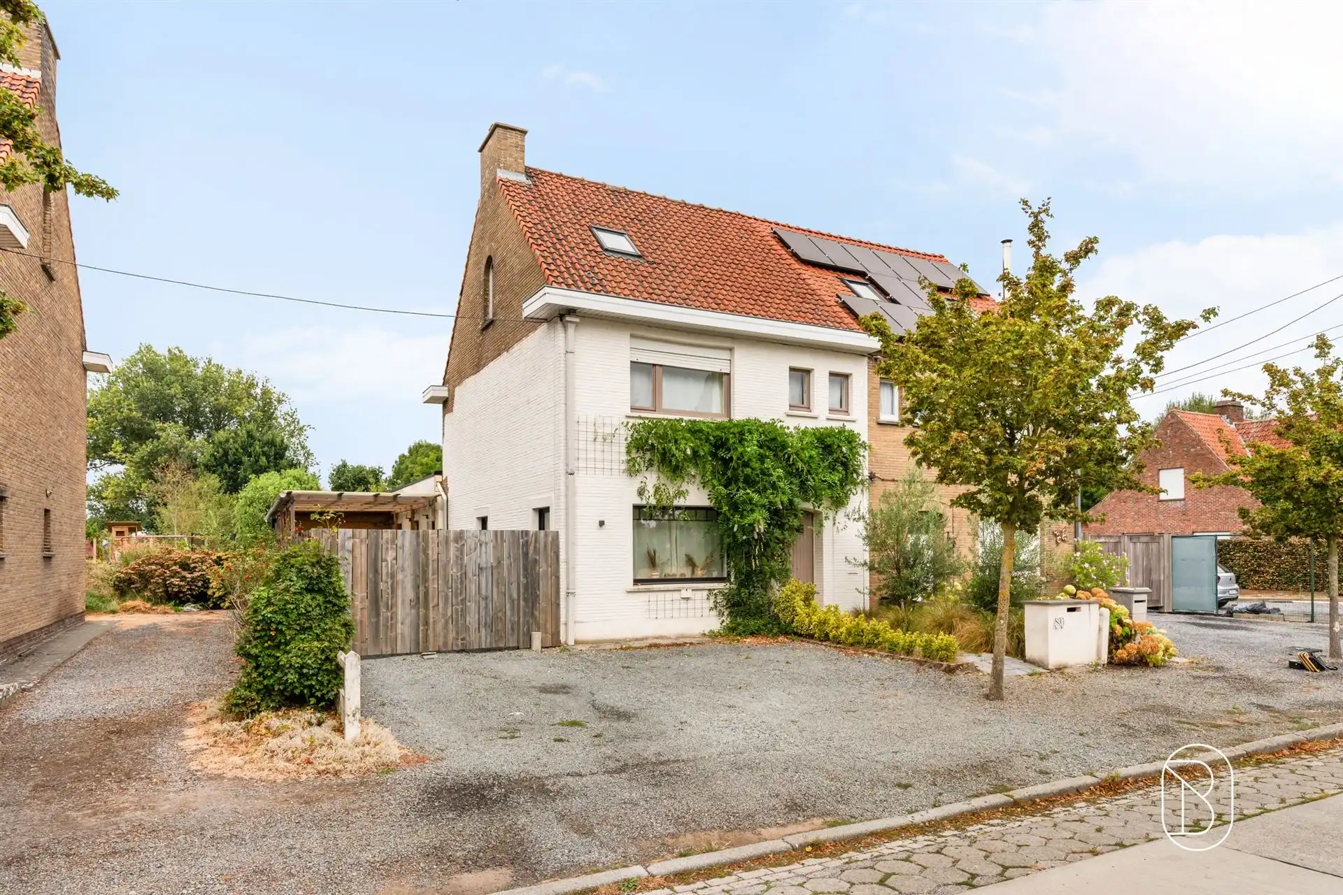 Mooi gerenoveerde woning te Beveren-Leie met 4 kamers foto {{pictureIndex}}