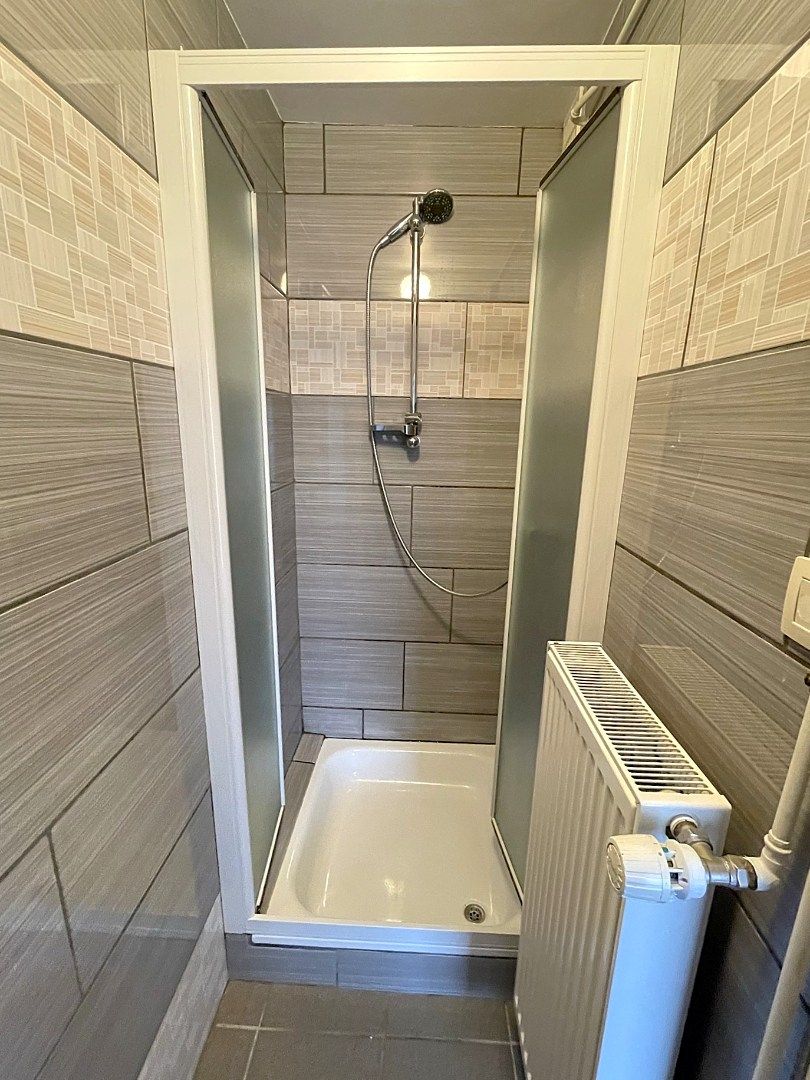 vernieuwd één slaapkamer appartement foto 8