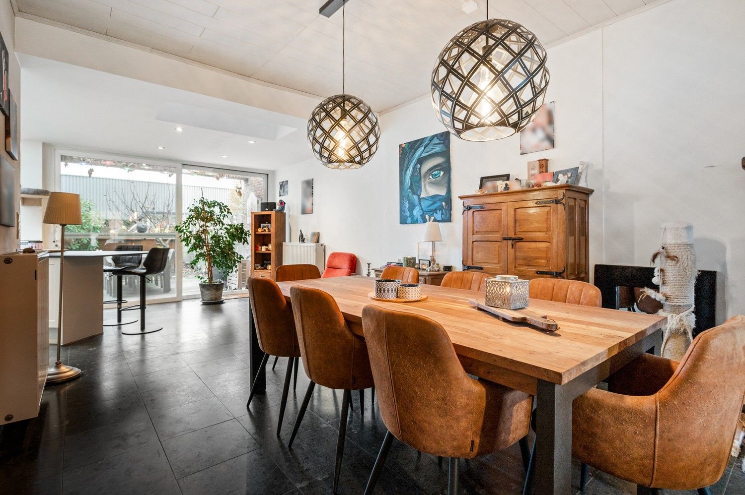 Centraal gelegen woning in doodlopende straat met 3 slaapkamers foto 2