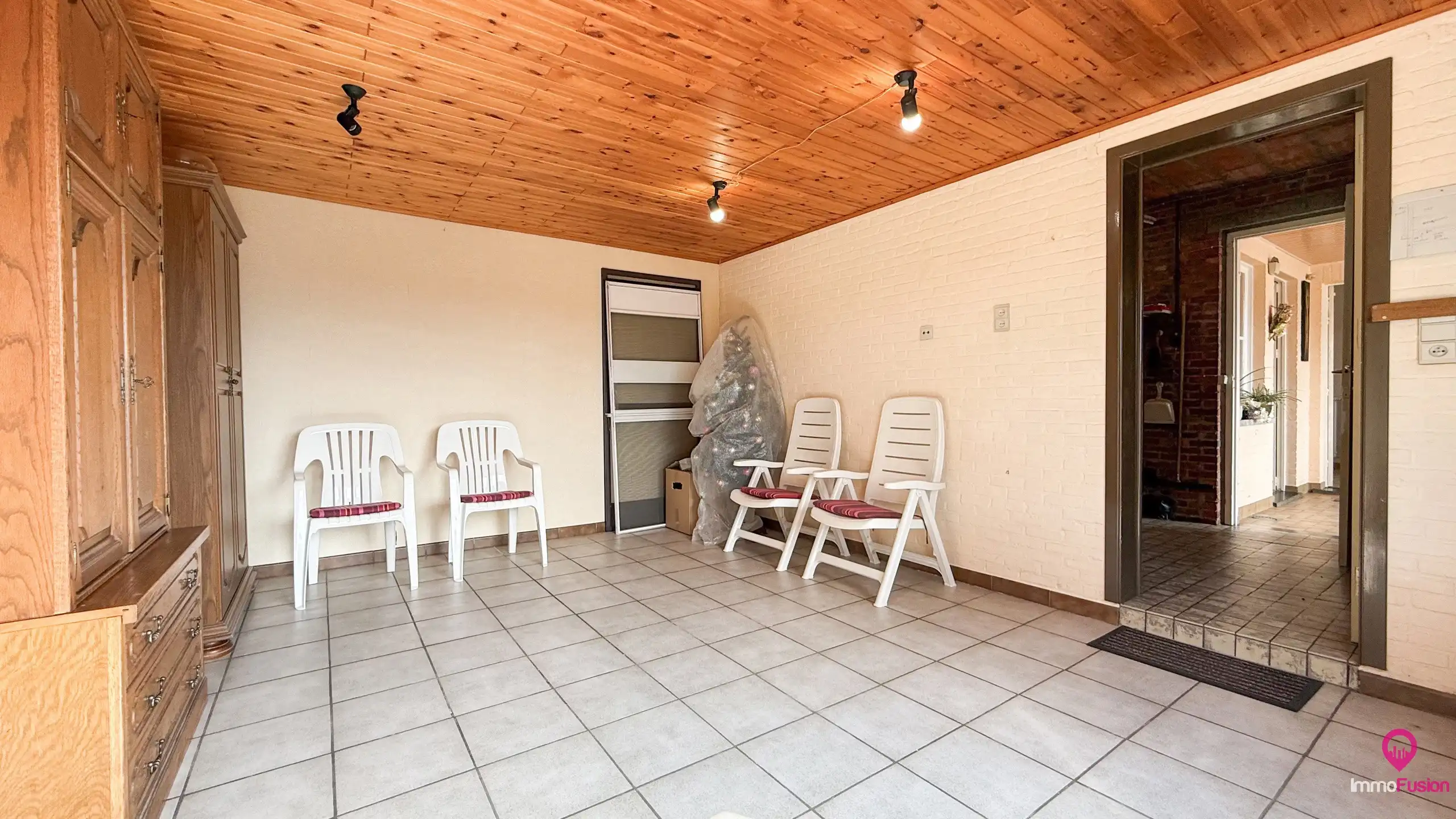 Rustig gelegen woning met dubbele garage, kelder en privacy! foto 18