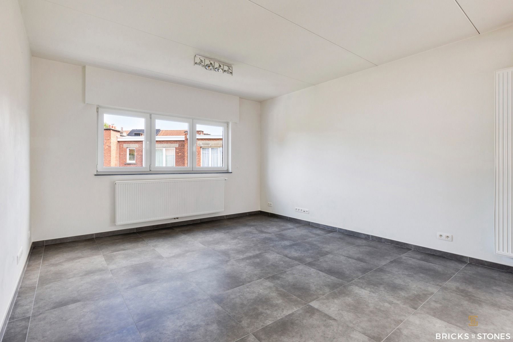 Knap en verzorgd 2-slaapkamerappartement met terras in residentiële buurt foto 7