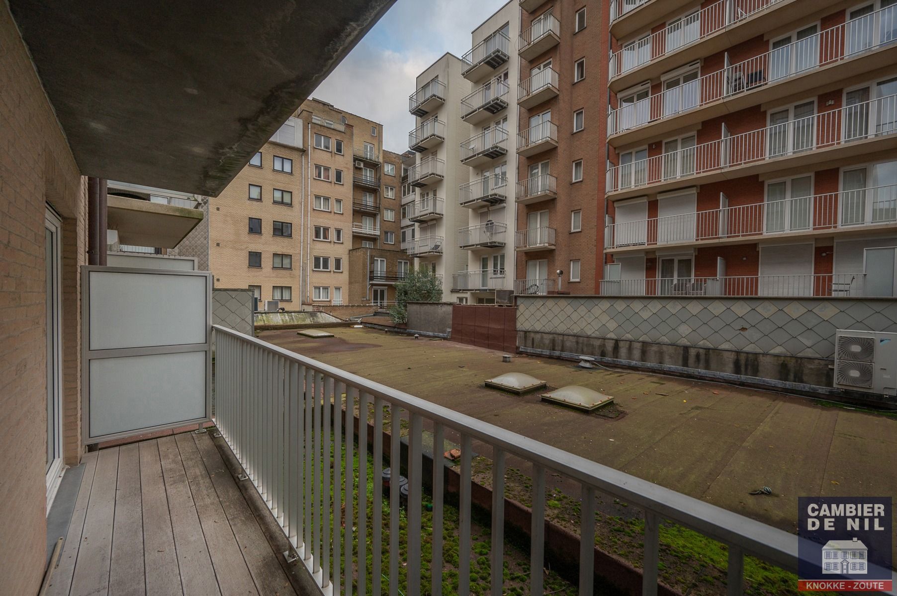 Prachtig, gemeubeld appartement in standingvolle residentie, op de Kustlaan, met open zicht foto 17