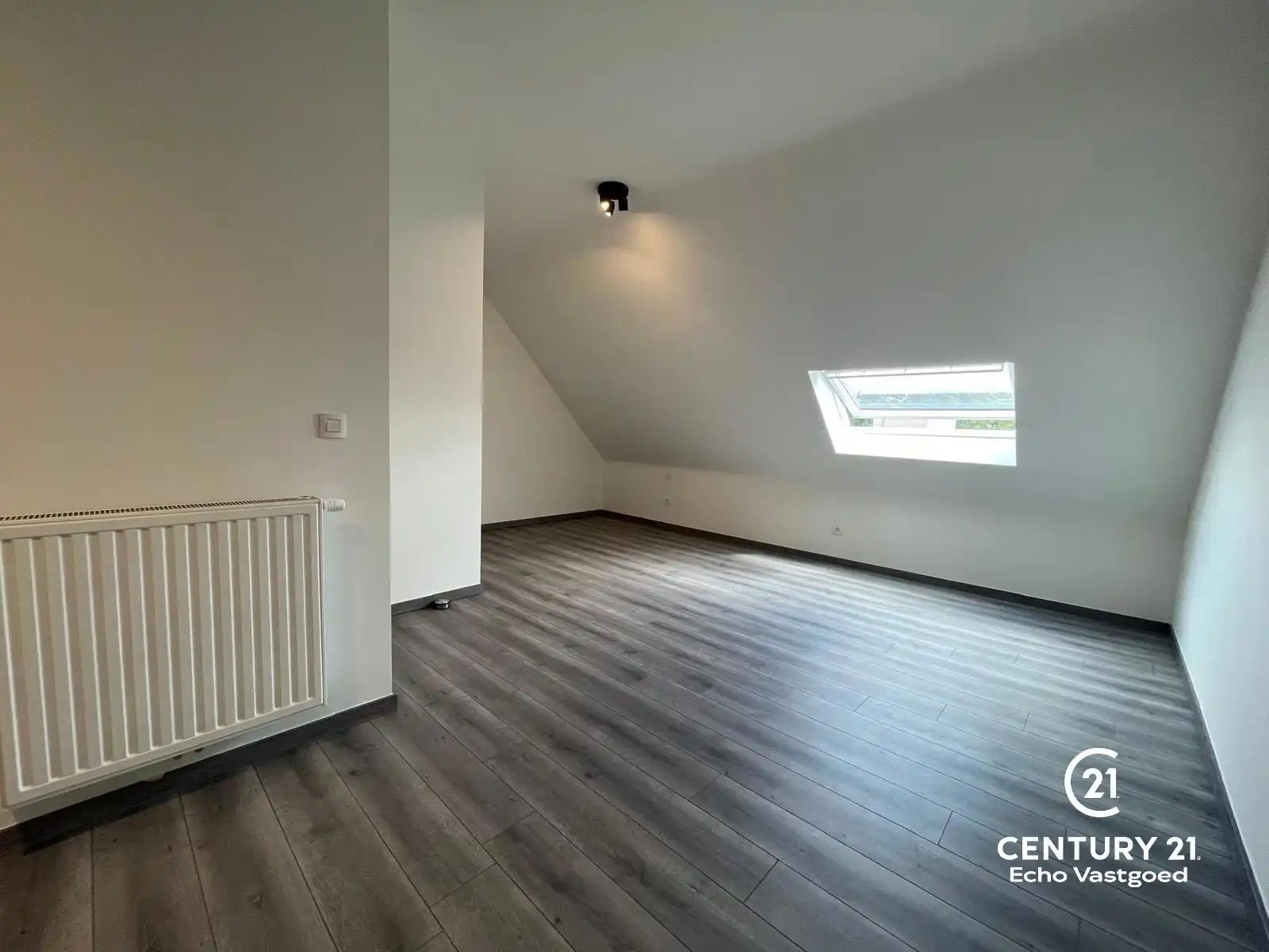 Instapklare ruime woning in een rustige nieuwe verkaveling. foto 24