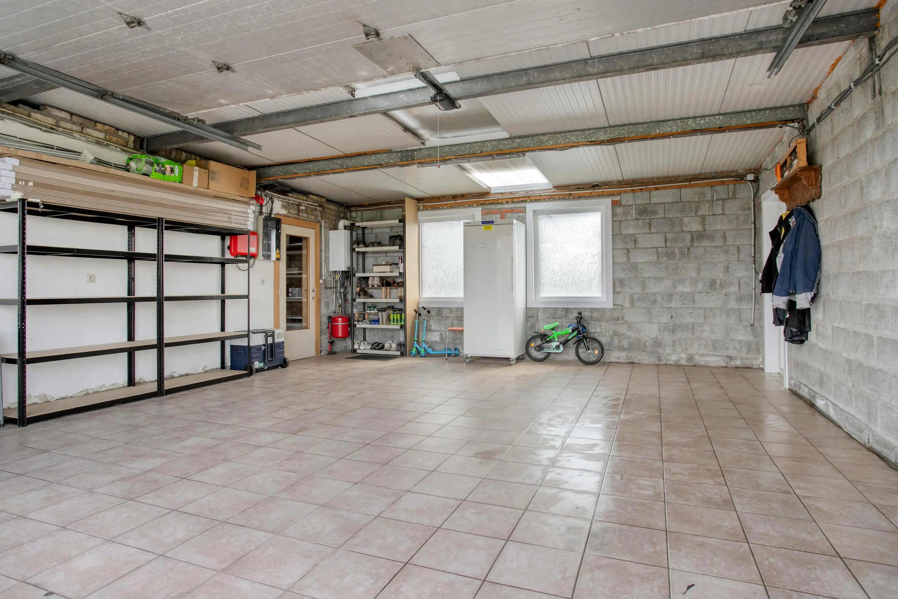 Ruime woning te koop met atelier, garage en vier slaapkamers foto 15