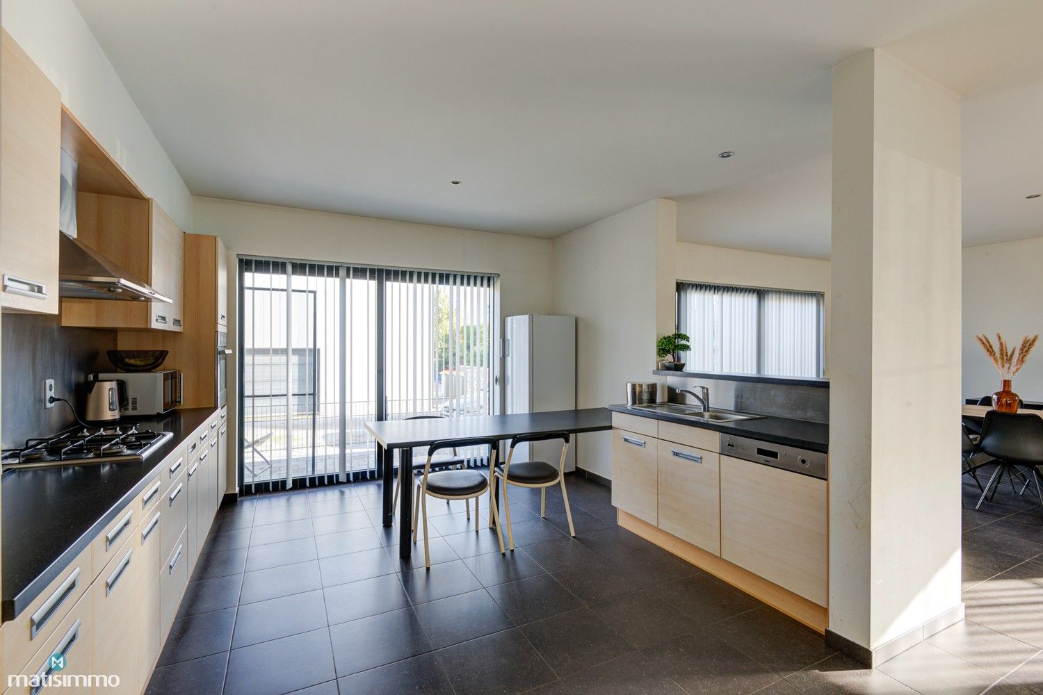 RUIM INSTAPKLAAR APPARTEMENT MET 3 SLAAPKAMERS, TERRAS EN AUTOSTAANPLAATS TE BEVERST foto 8