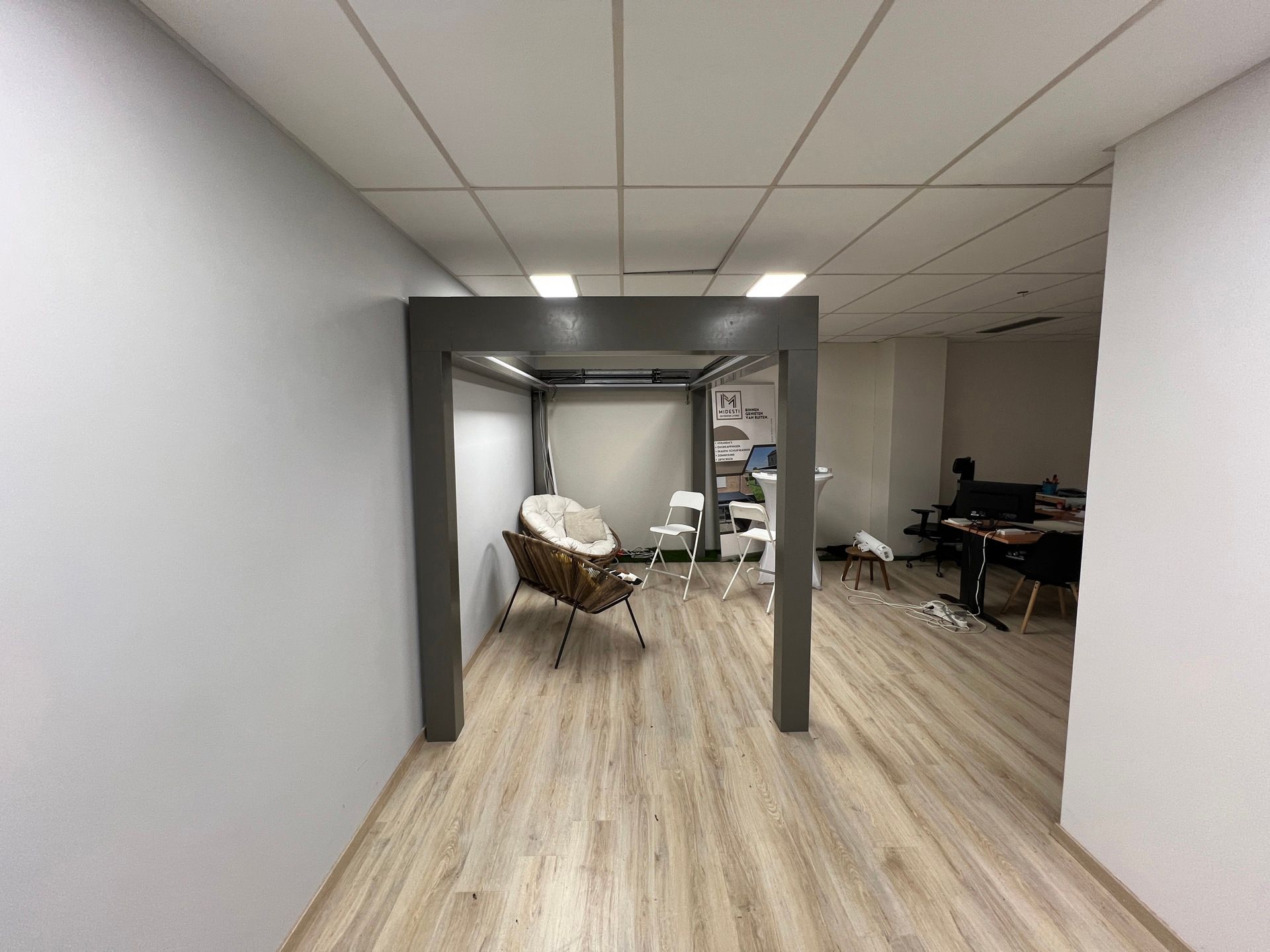 TE HUUR: handelspand/kantoor op toplocatie foto 7