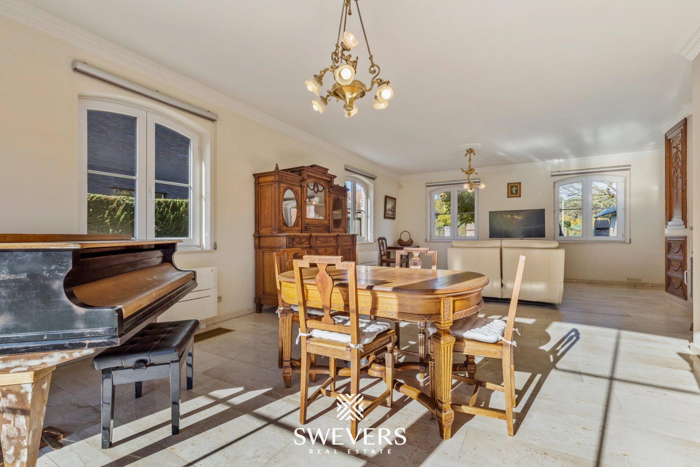 Ruime gezinswoning (282m²) met 4 slaapkamers te Lummen foto 7