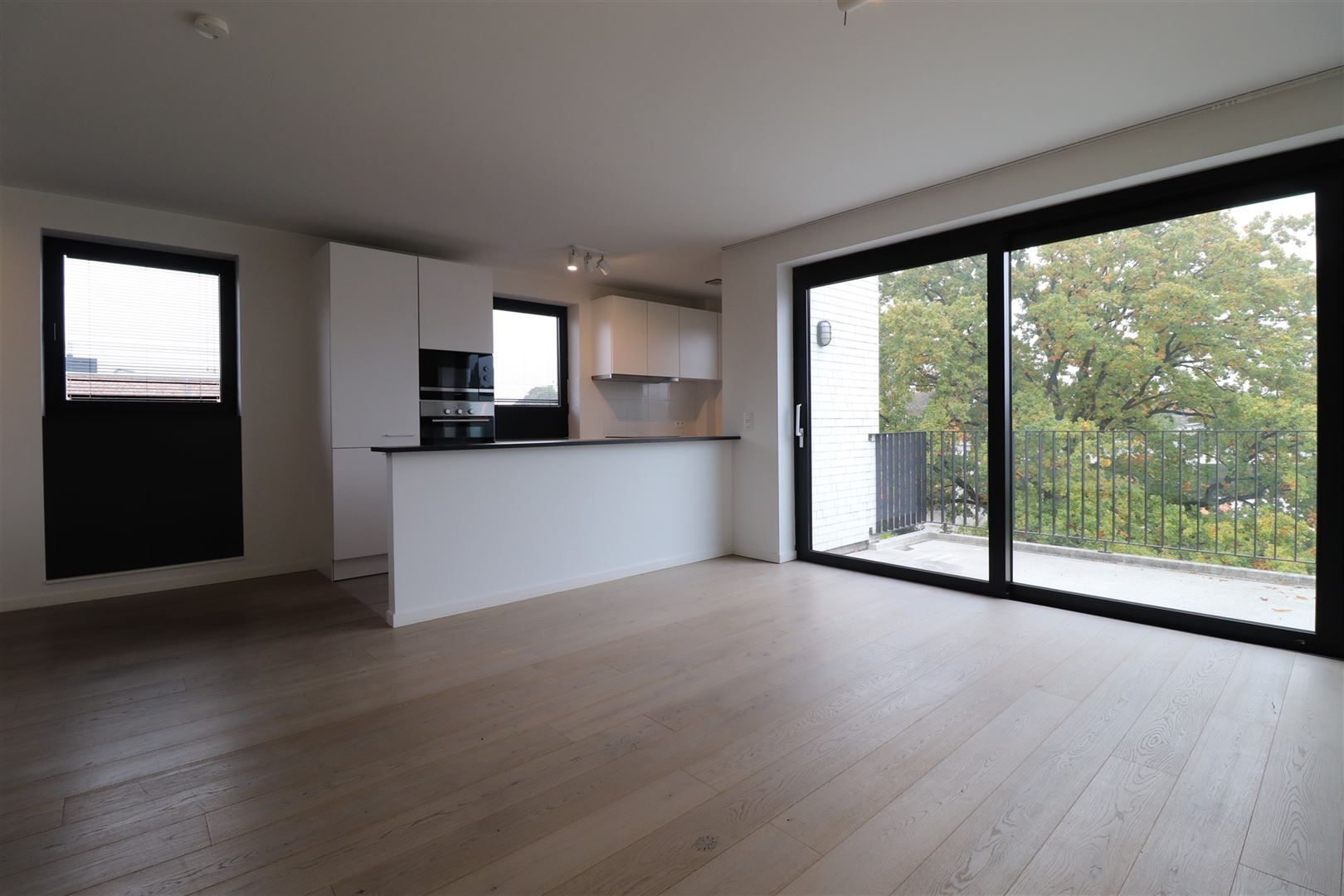Modern appartement met terras en parking  foto 4