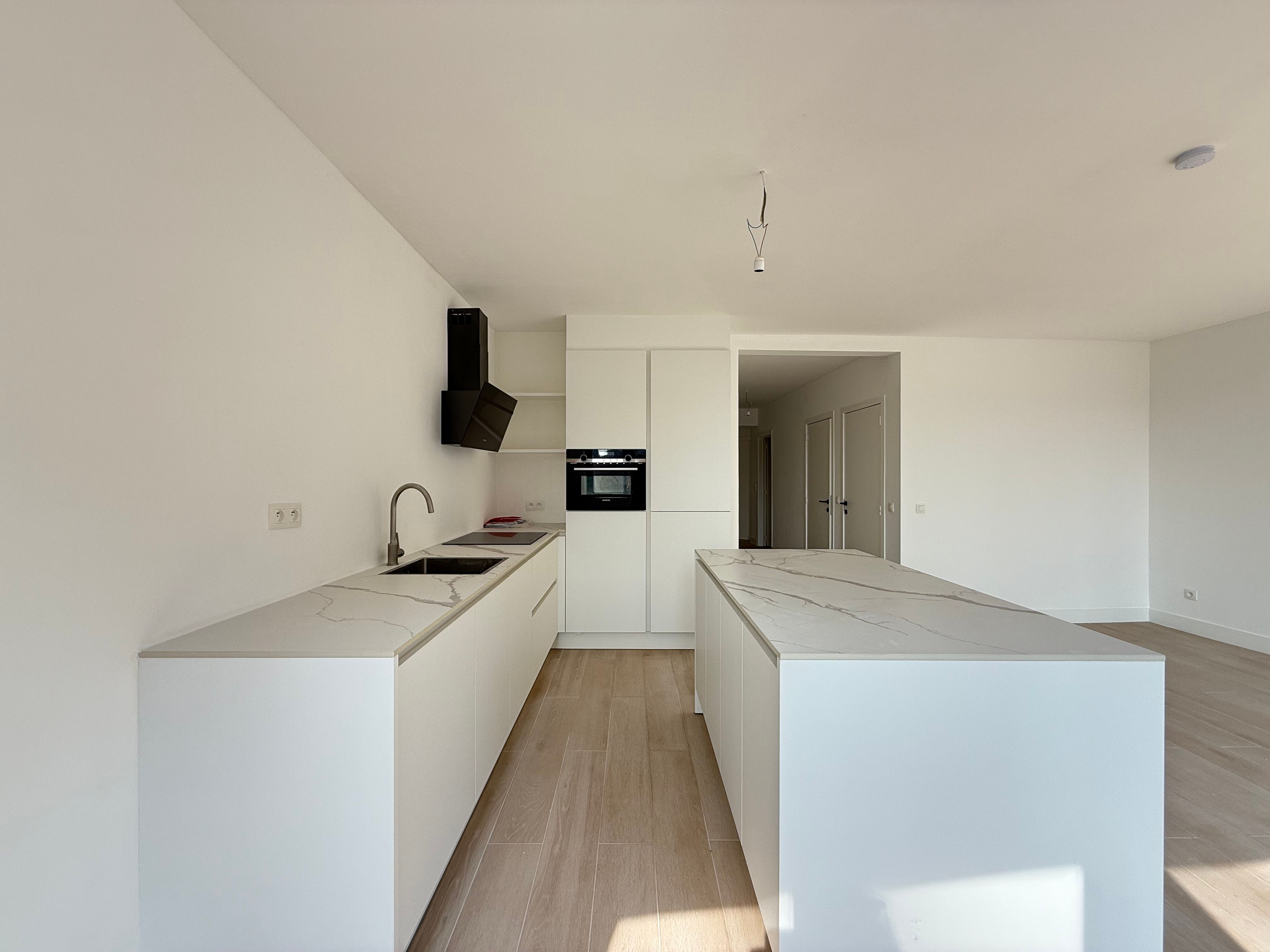 Subliem gerenoveerd appartement met terras foto 5