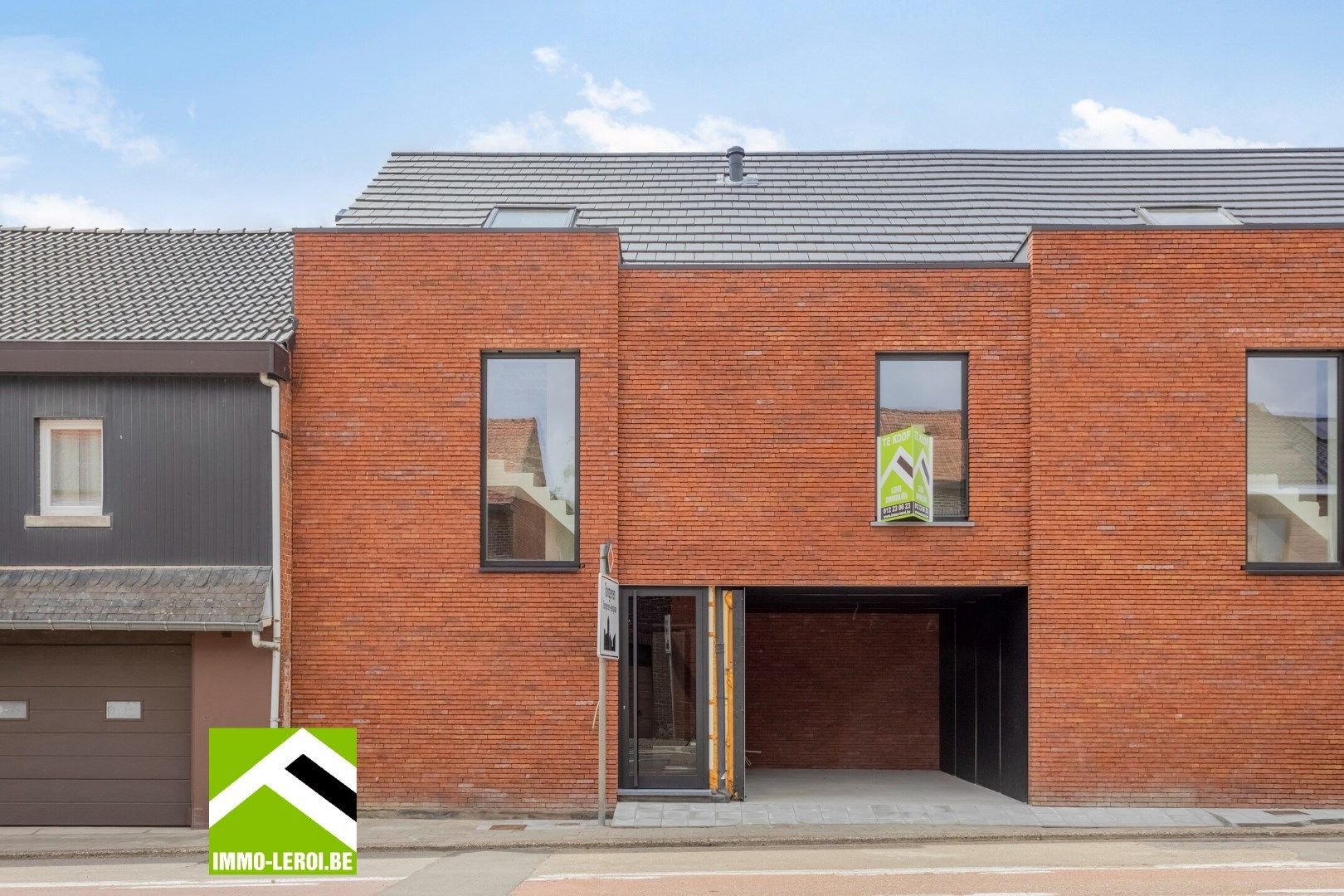 Moderne, energiezuinige nieuwbouwwoning te Tongeren - voordeeltarief btw 6%!  foto {{pictureIndex}}