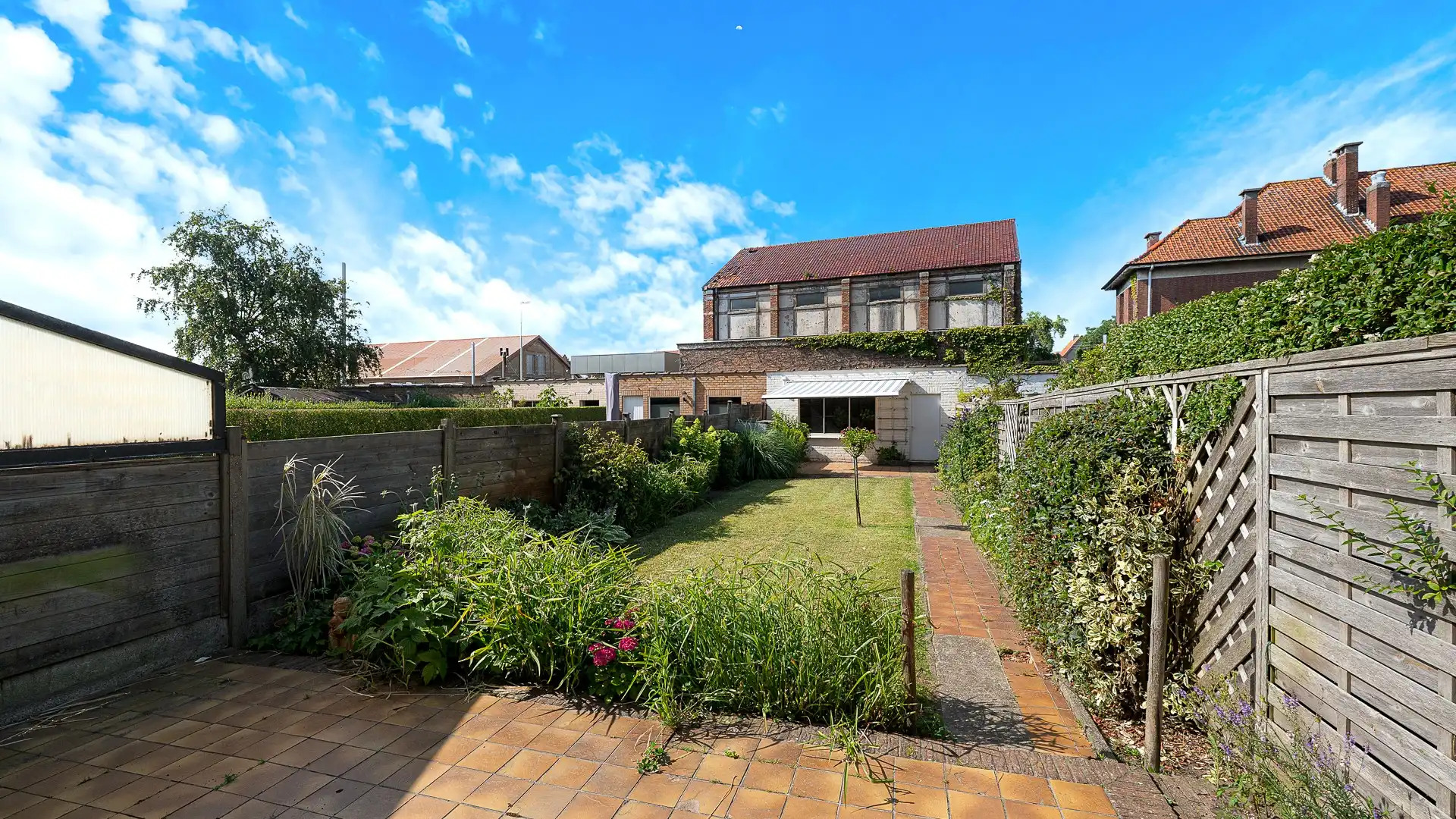 Huis met groot volume, leuke tuin en garage te Knokke foto 10