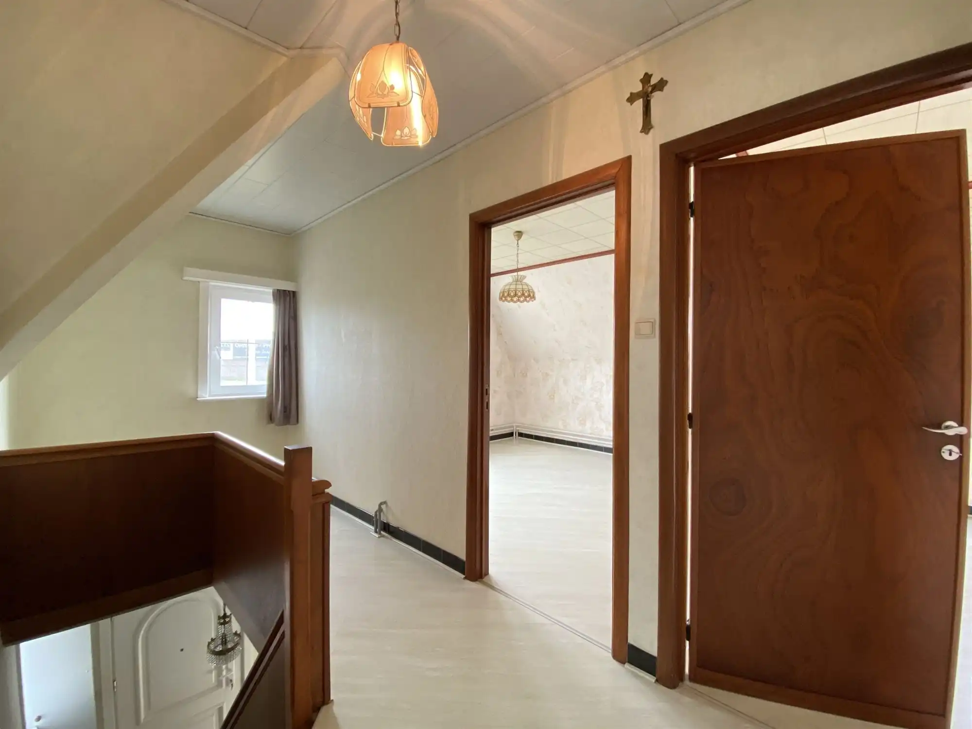 Charmante open bebouwing met 3 slaapkamers, grote garage en zonnepanelen foto 13