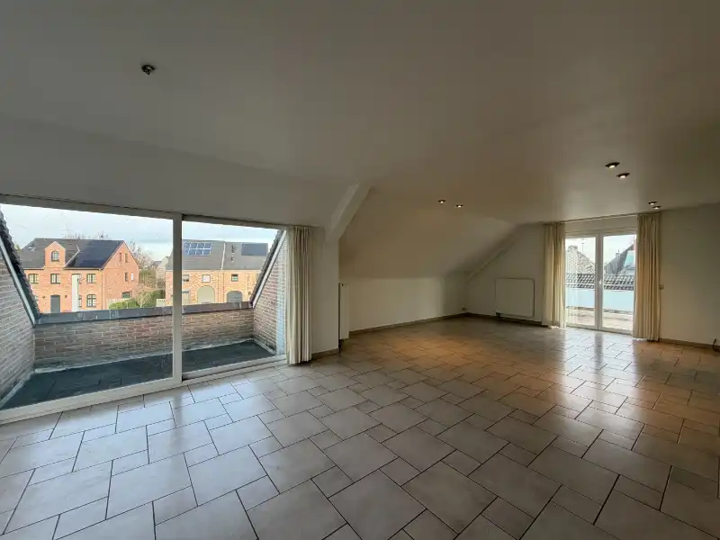 Showroom met woonst te koop foto 3