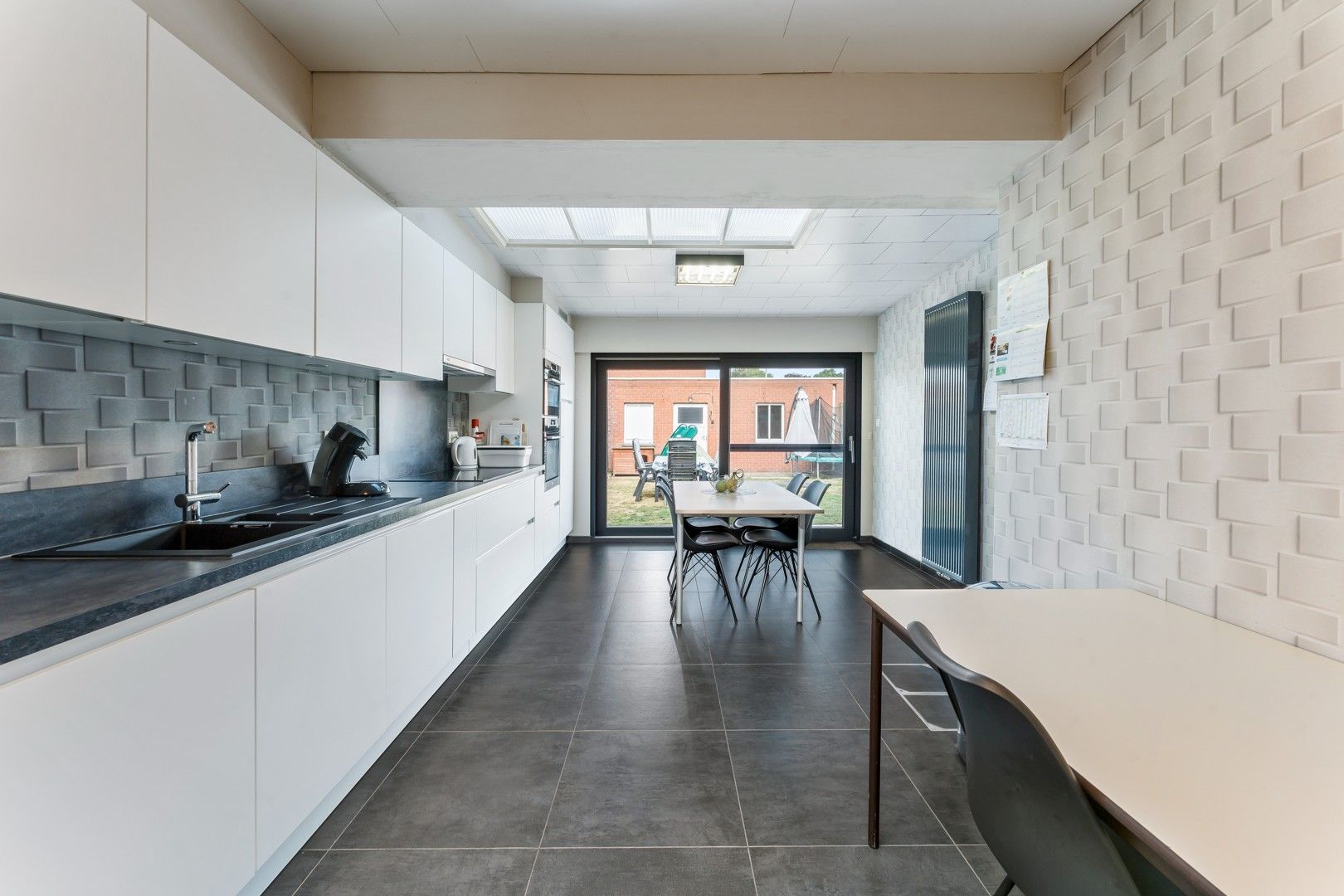 Instapklare HOB met 3 slaapkamers en garage te Oostrozebeke! foto 5