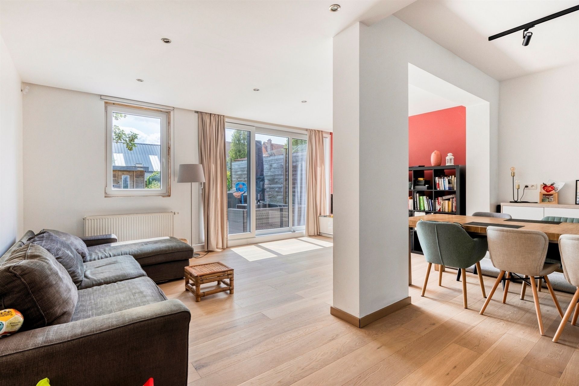 Instapklare, volledig gerenoveerde woning met 3 kamers foto {{pictureIndex}}