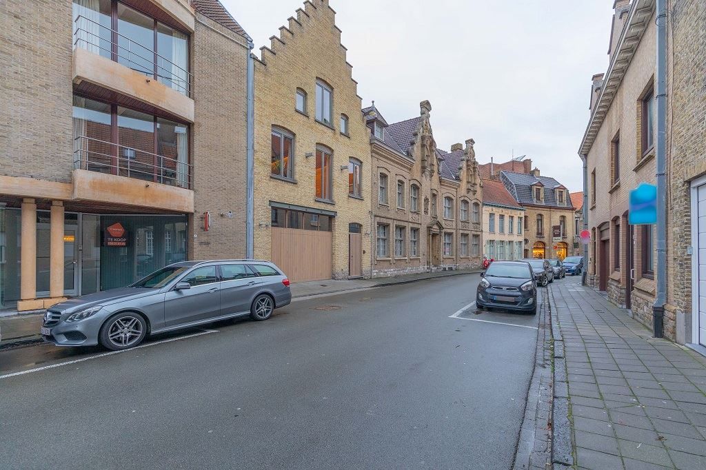 VEURNE: Handelsgelijkvloers (100m²) op een steenworp van de Grote Markt met tal van mogelijkheden en ruime kelderberging - mogelijkheid garage foto 15