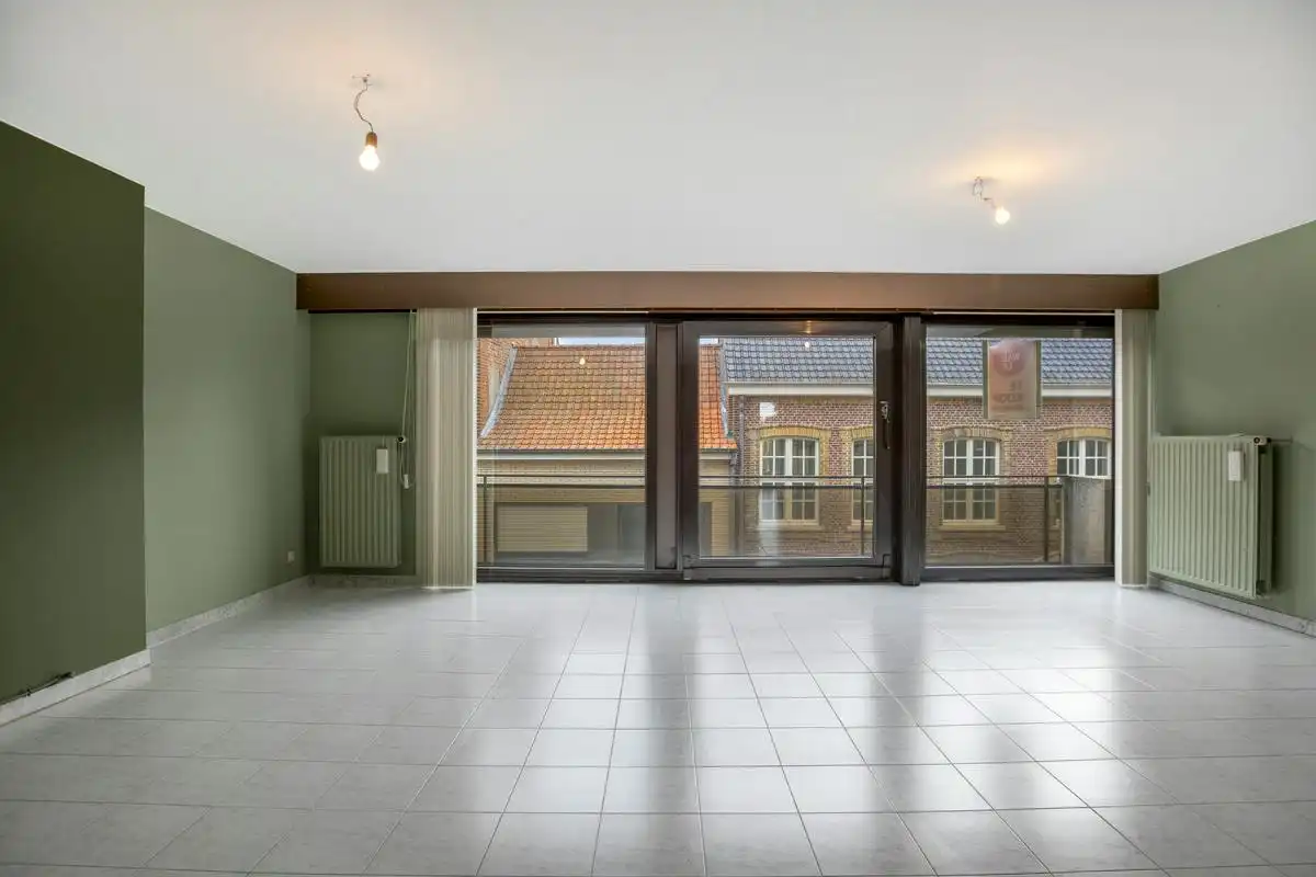 Instapklaar 2-kamerappartement in hartje Poperinge foto 2