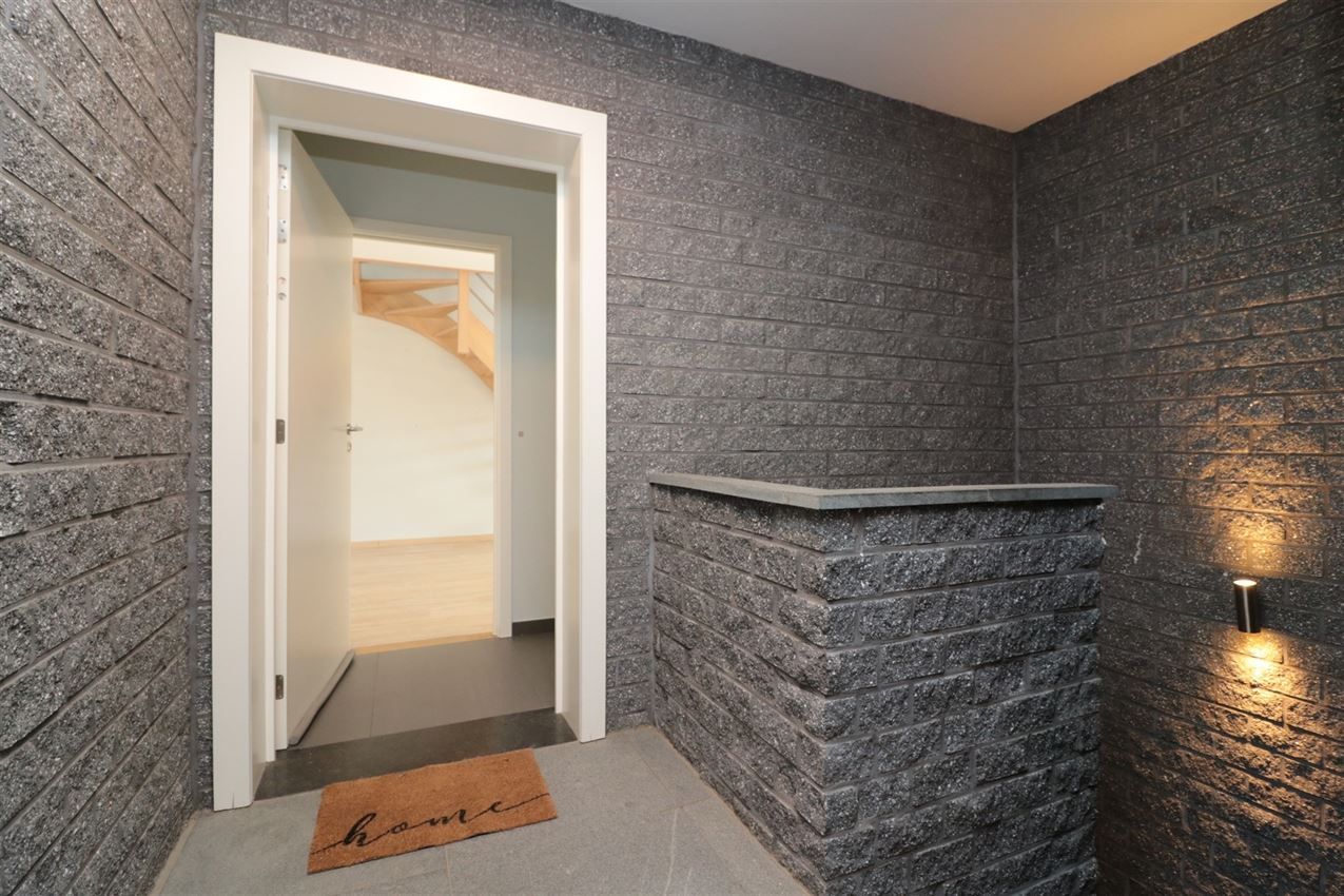 Triplex met groot zuidterras, garage, nabij E314 foto 6