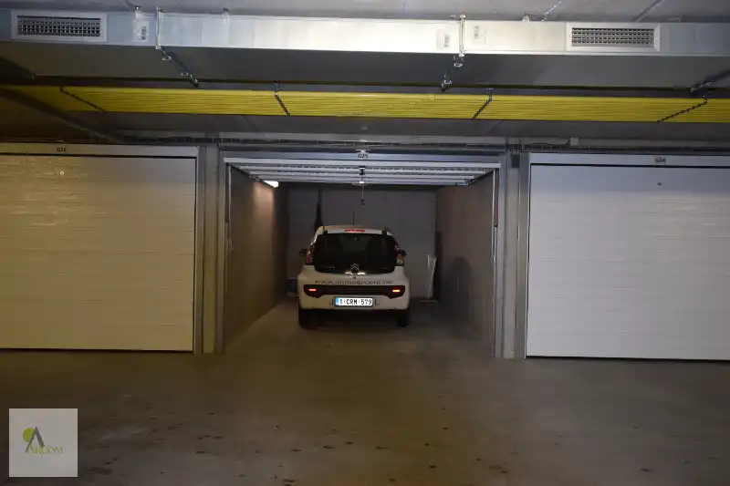 Garage te koop  !  Perfecte ruimte voor uw voertuig! foto 5