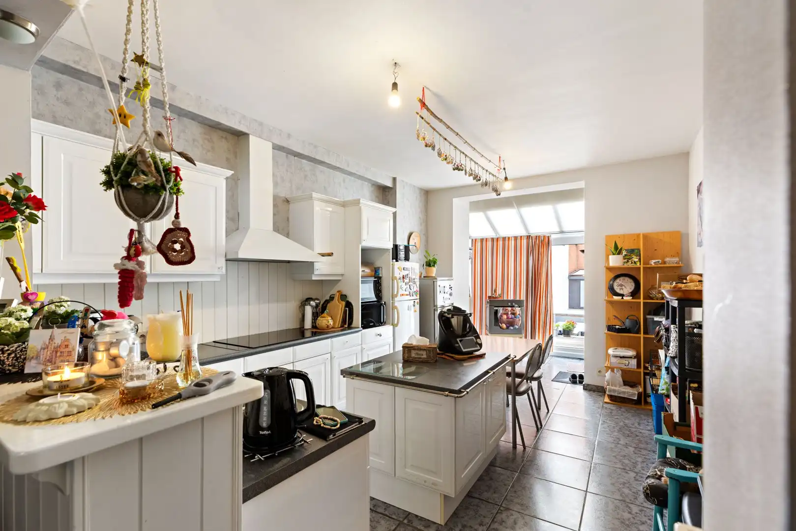 Interessante opbrengsteigendom met handelsgelijkvloers en duplexappartement in hartje Izegem foto 9