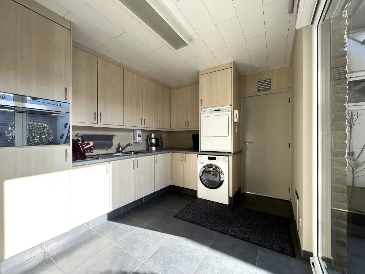 Dadizele – Ruime woning met loods van ca. 400 m², zwembad en bureelruimte foto 14