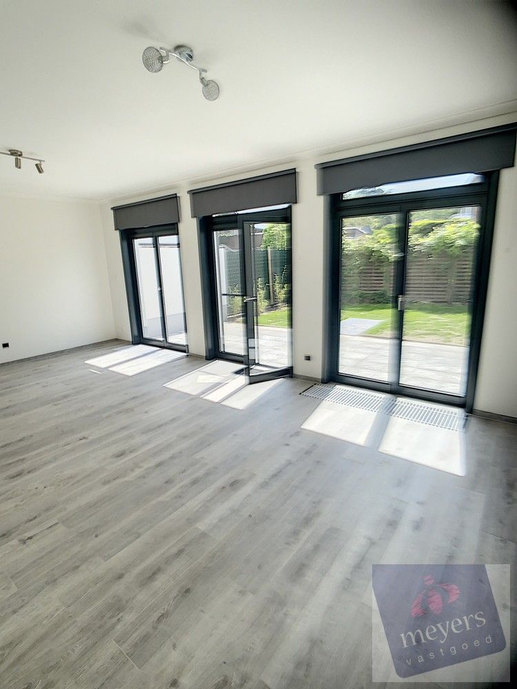 Te huur in Hasselt – Gezinswoning met tuin & garage in rustige woonwijk foto 3