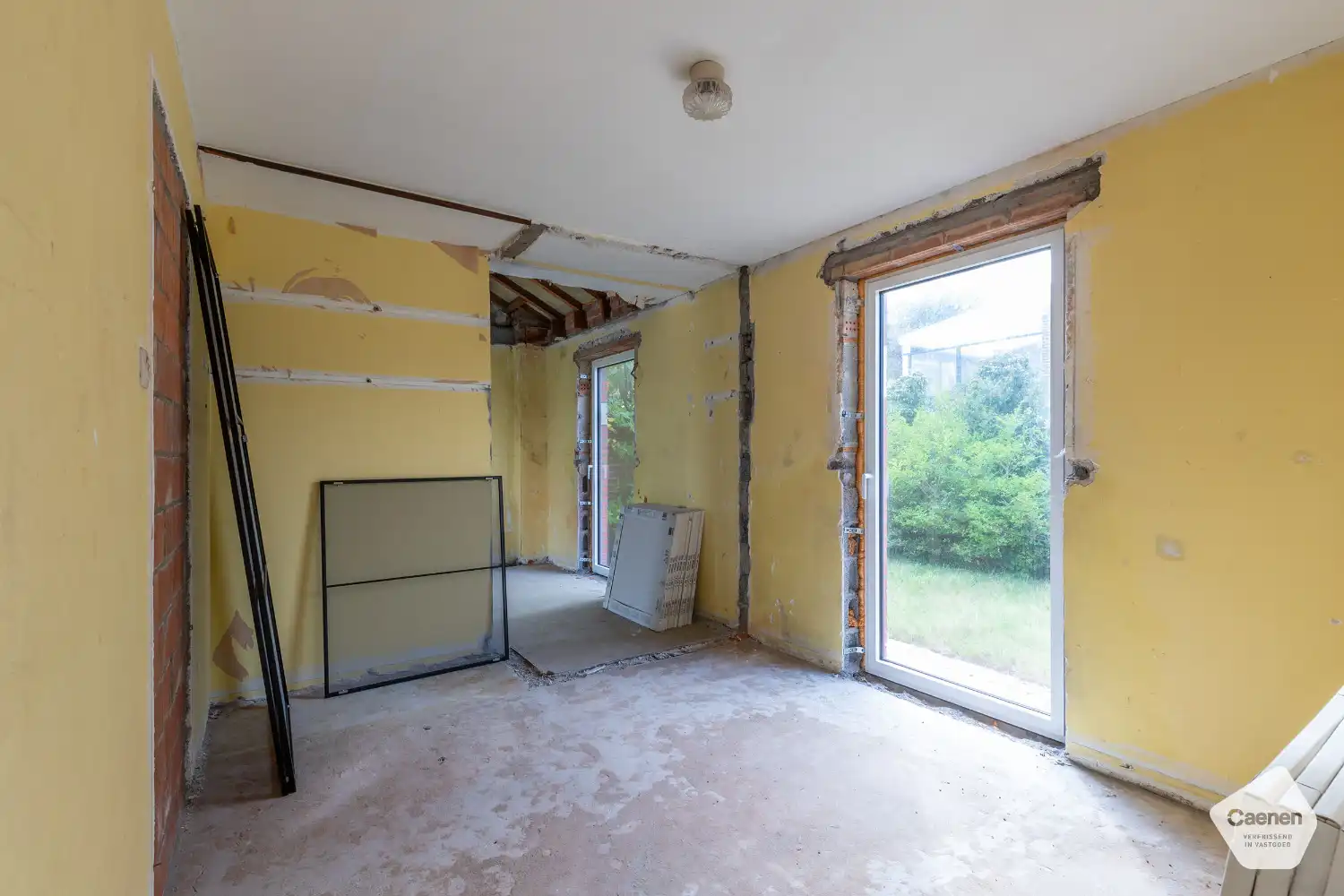 Fantastisch gelegen renovatieproject met veel potentieel foto 9