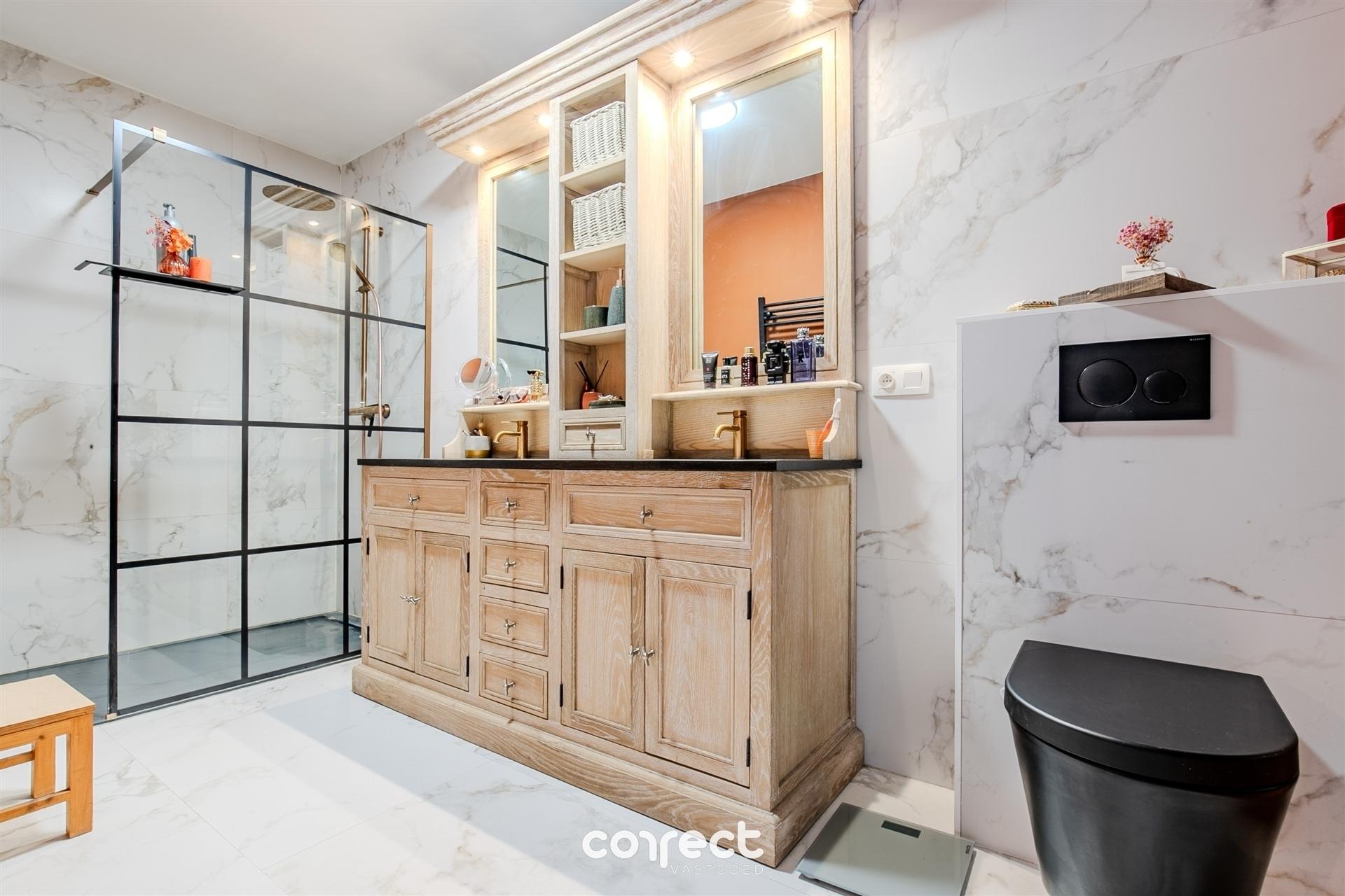 Mooi gerenoveerde woning met 2 slaapkamers, mogelijkheid tot 4 slaapkamers, op een grondoppervlakte van 643 m². foto 8