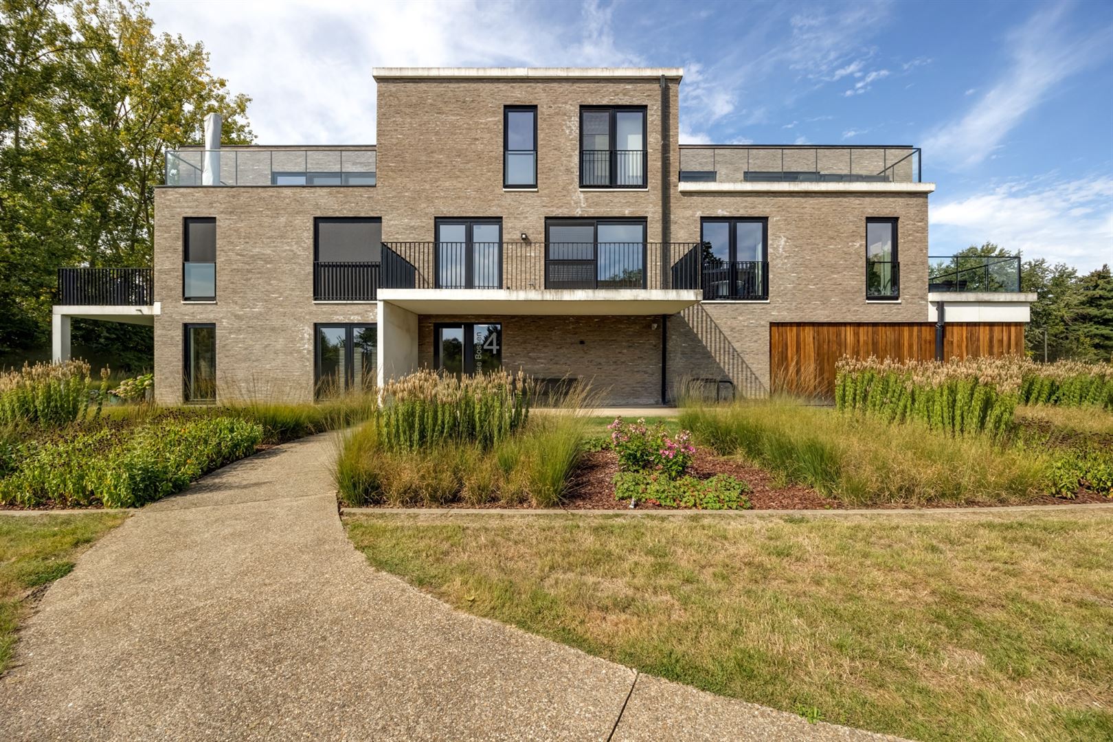 Recent appartement op topligging! foto {{pictureIndex}}