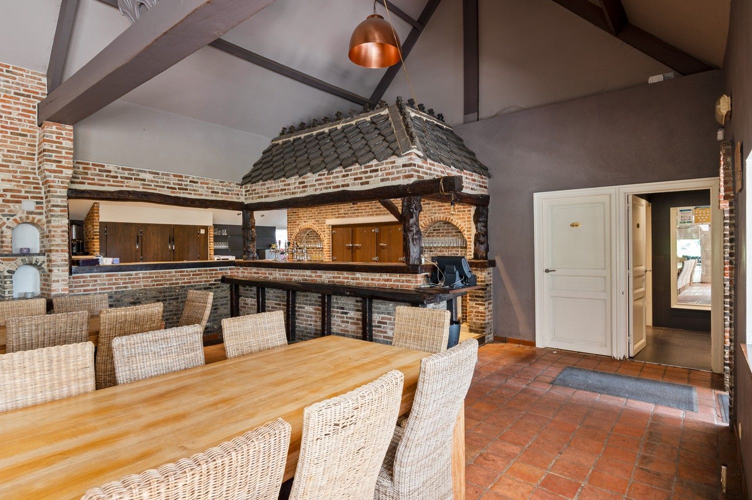 Polyvalent gebouw op toplocatie in Emblem! foto 3
