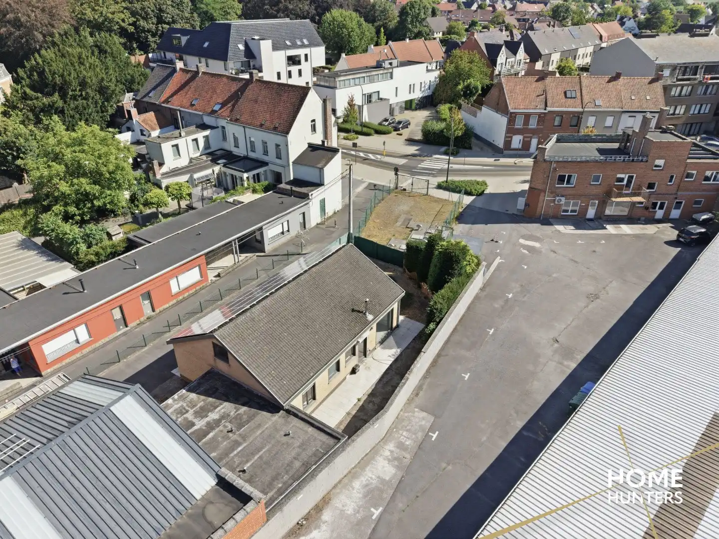 Te renoveren woning met ruime garage en tuin op centrale ligging te Zwevegem foto 11
