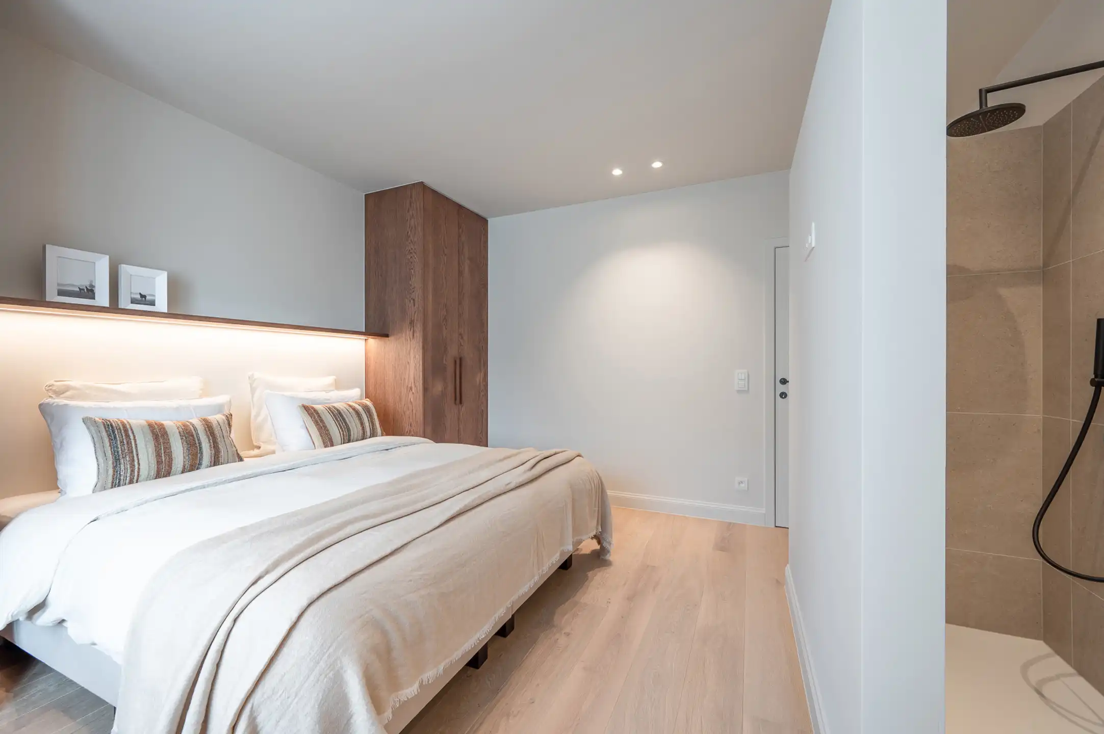 HOEKAPPARTEMENT, volledig gemeubileerd, vlakbij de Zeedijk.. foto 15