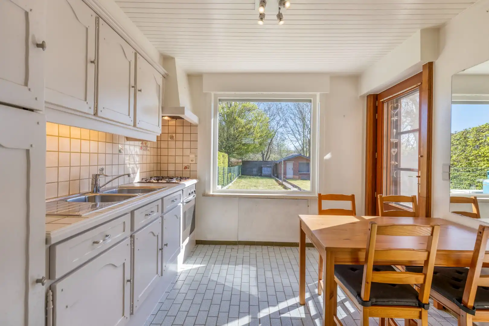 Heel aangename woning met grote tuin in een rustige buurt! foto 10