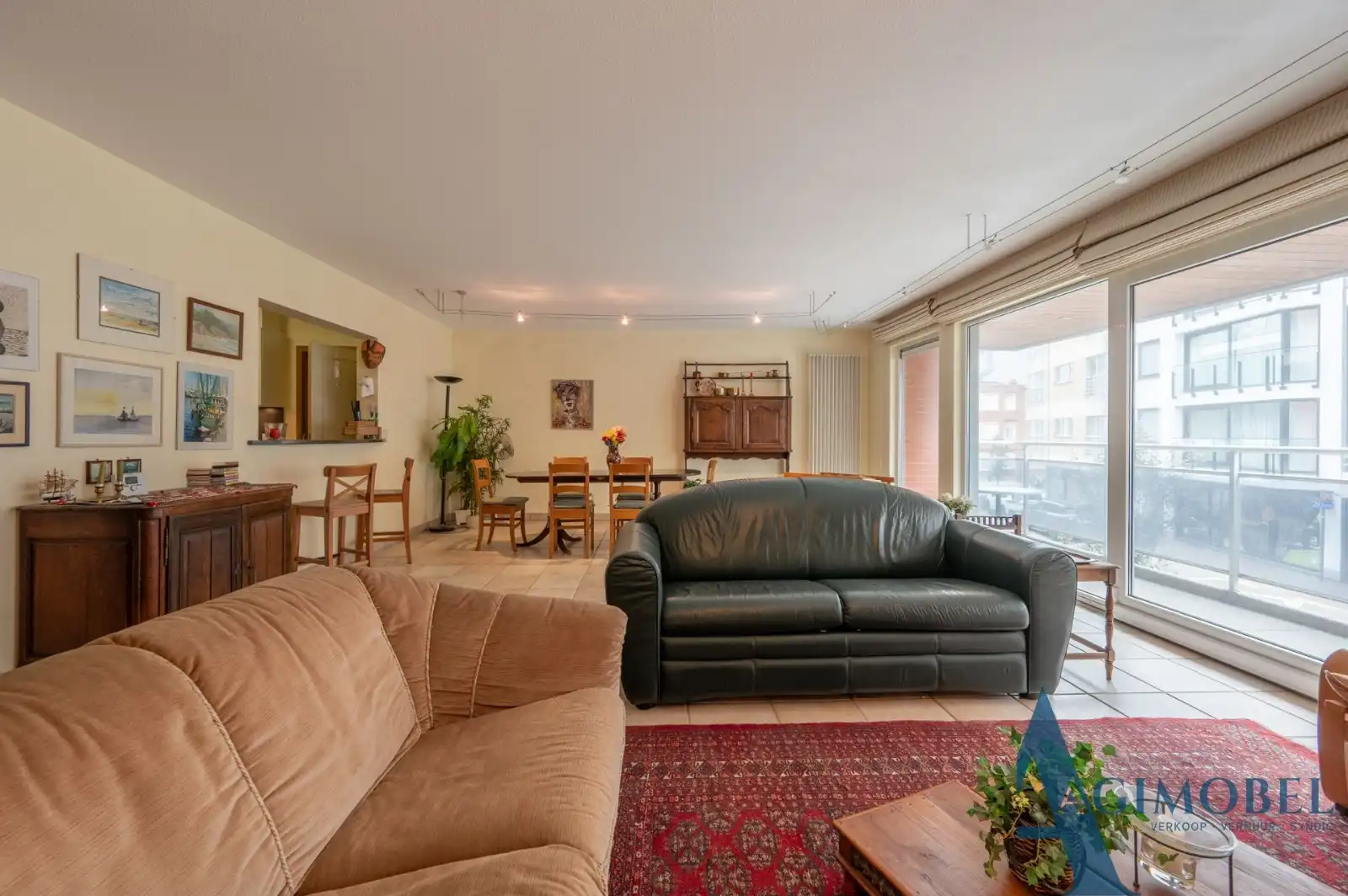 Uitzonderlijk ruim appartement met 4 slaapkamers, veel lichtinval en garage mogelijk vlakbij het Rubensplein! foto 3