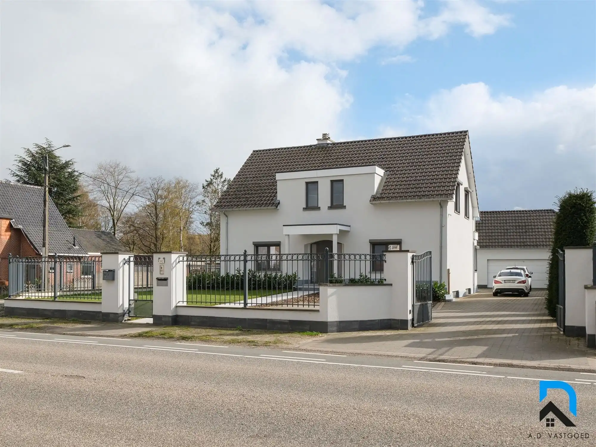 Gebouw te koop Diestersteenweg 342. - 3680 MAASEIK