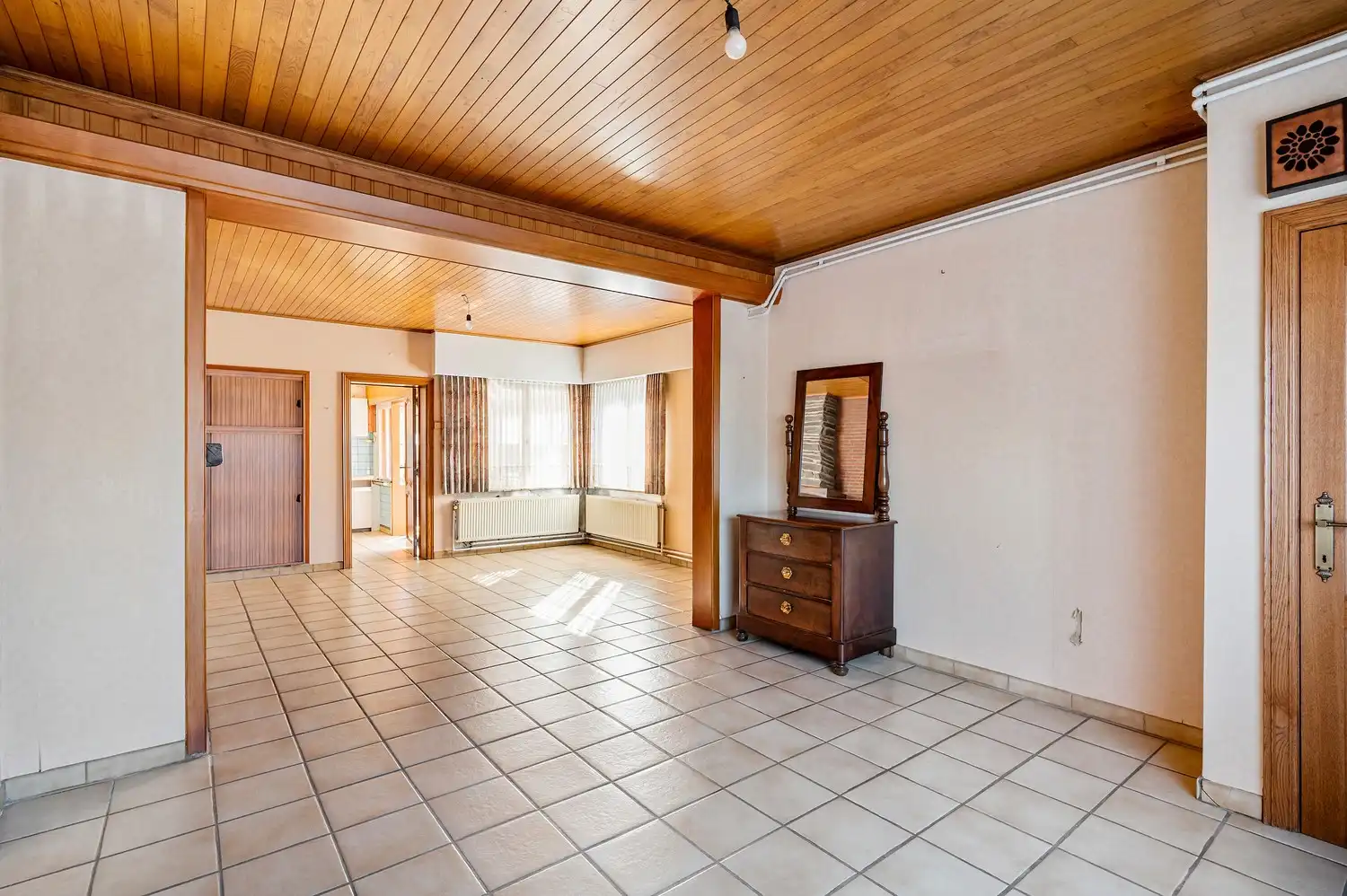 Te renoveren woning met garage en diepe tuin. foto 5