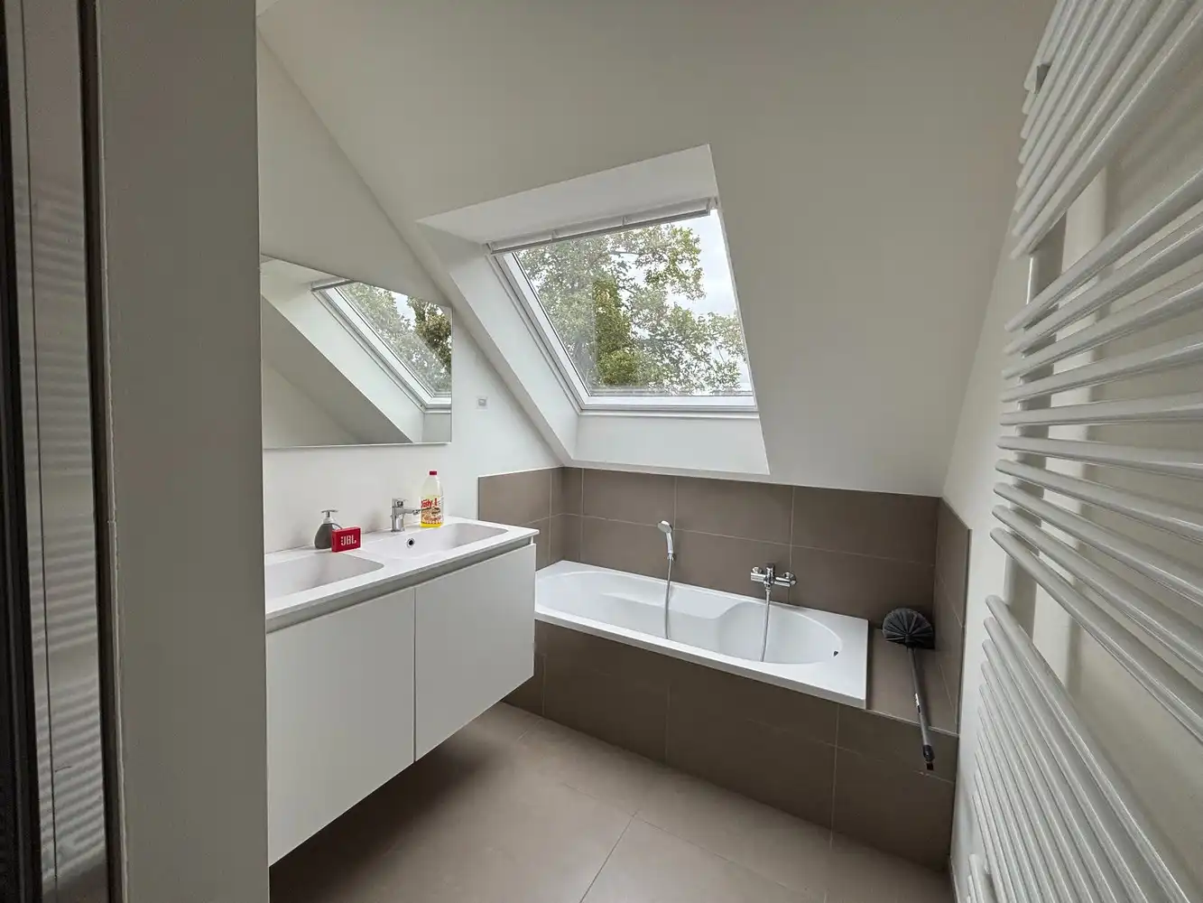Ruime Instapklare woning te huur foto 12