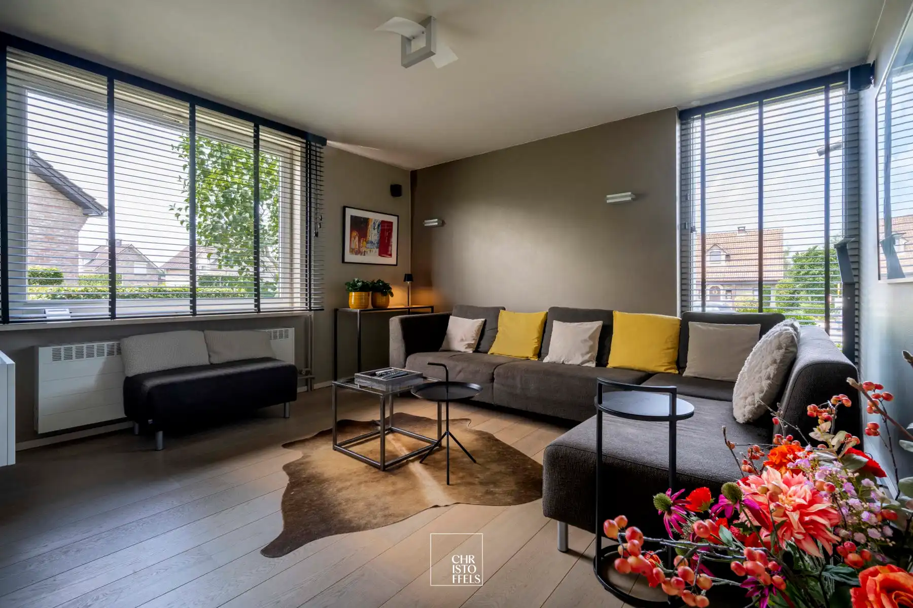 Stijlvol gerenoveerde vrijstaande woning met 3 slaapkamers en 2 badkamers op een perceel van 12a90ca!  foto 5