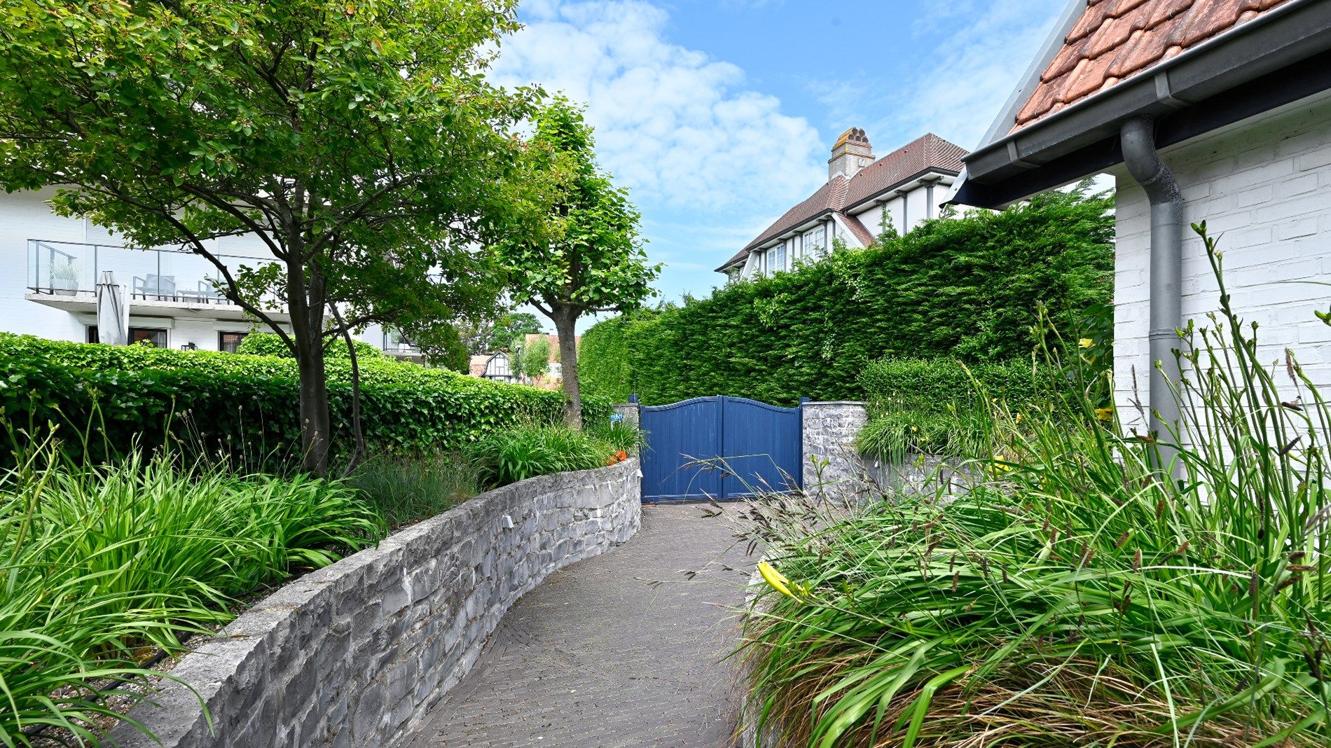 Charmante koppelvilla gelegen op 250 meter van het strand en vlakbij de Kustlaan en het Albertplein te Knokke-Zoute. foto 3