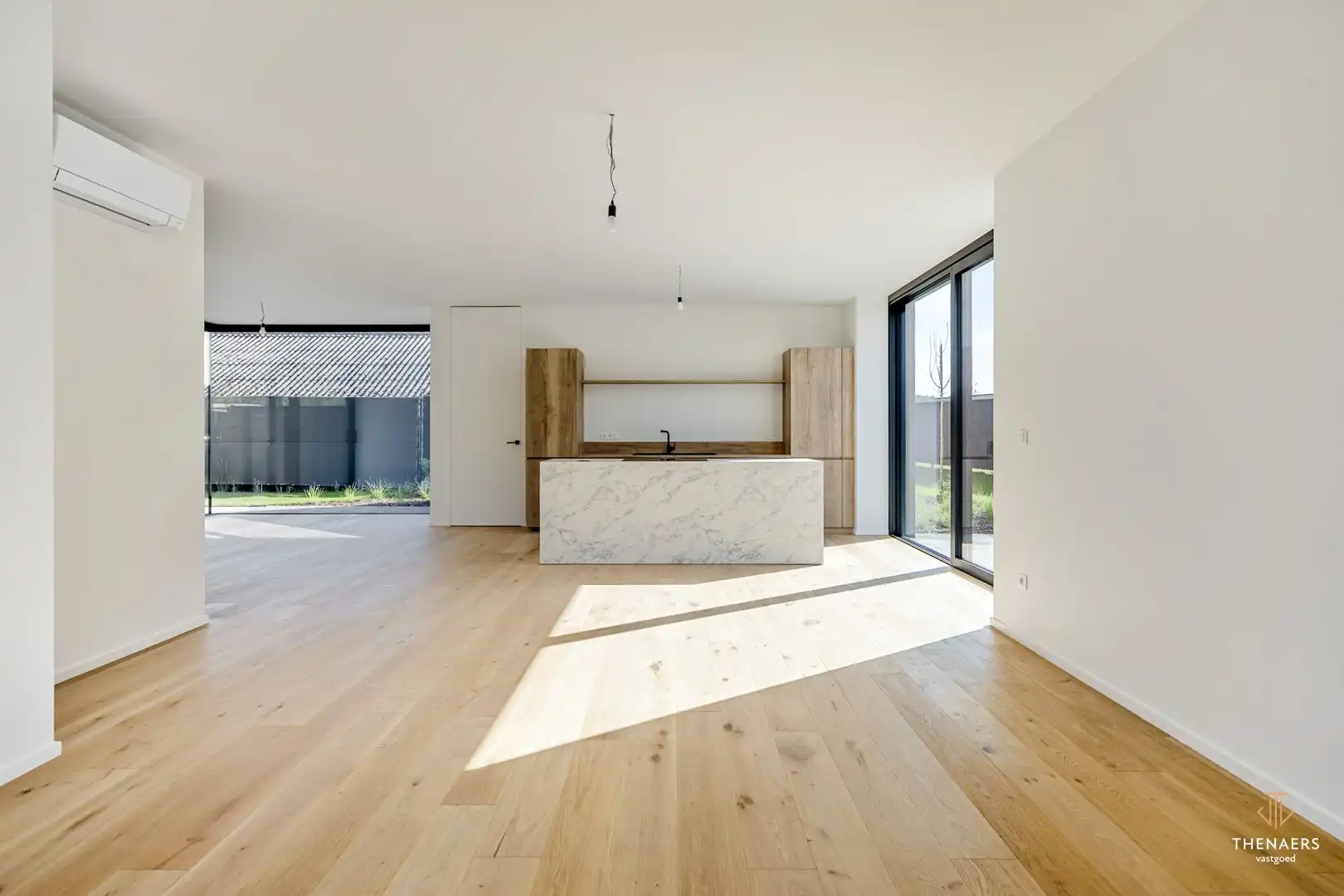 Strakke en luxueus gerenoveerde open bebouwing met hoogwaardige afwerking en EPC A in Sint-Truiden (Wilderen).  Aankoop aan 6% btw mogelijk onder voorwaarden. foto 7